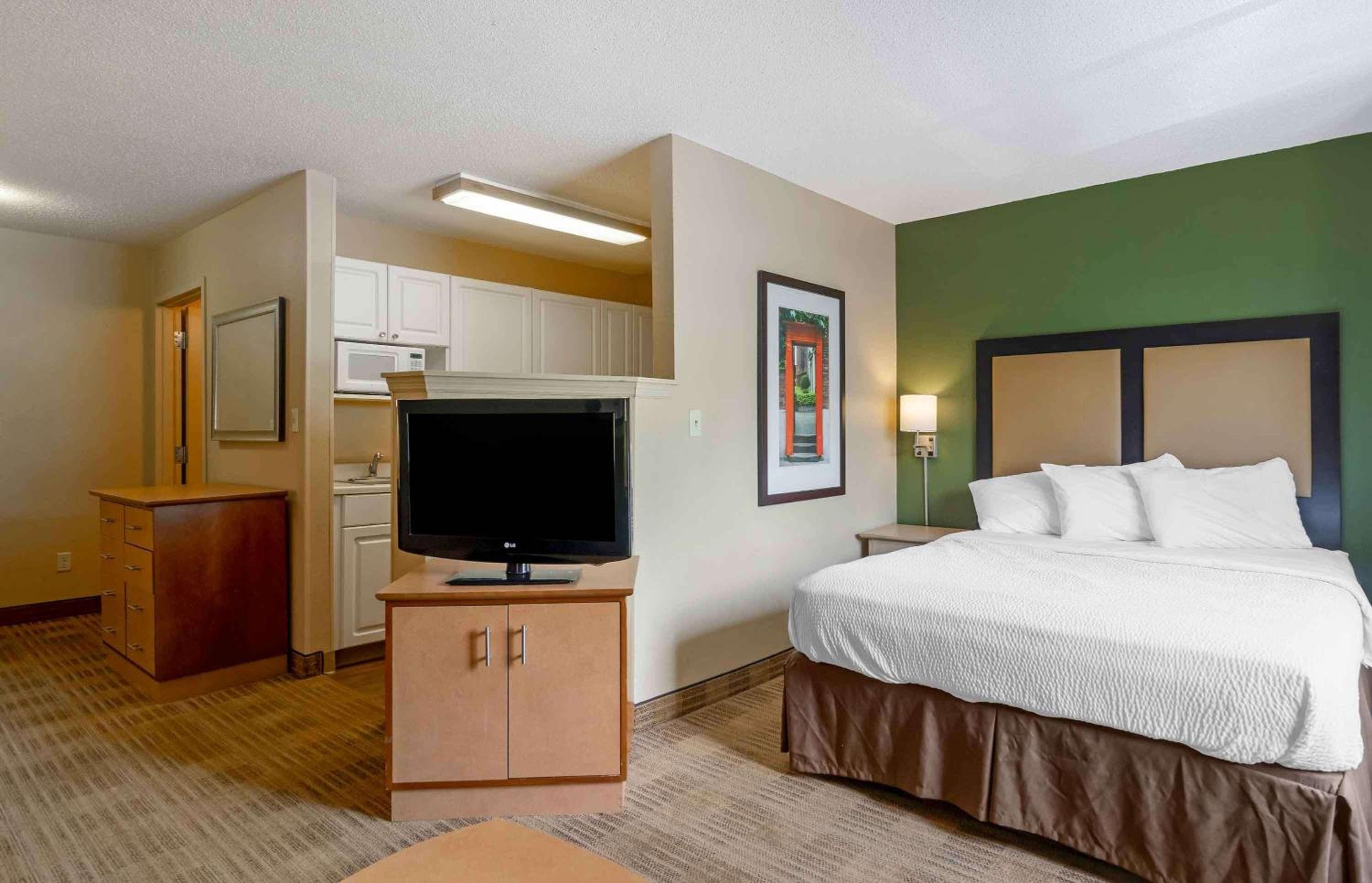 Extended Stay America Select Suites Tampa Airport Memorial Hwy — 15