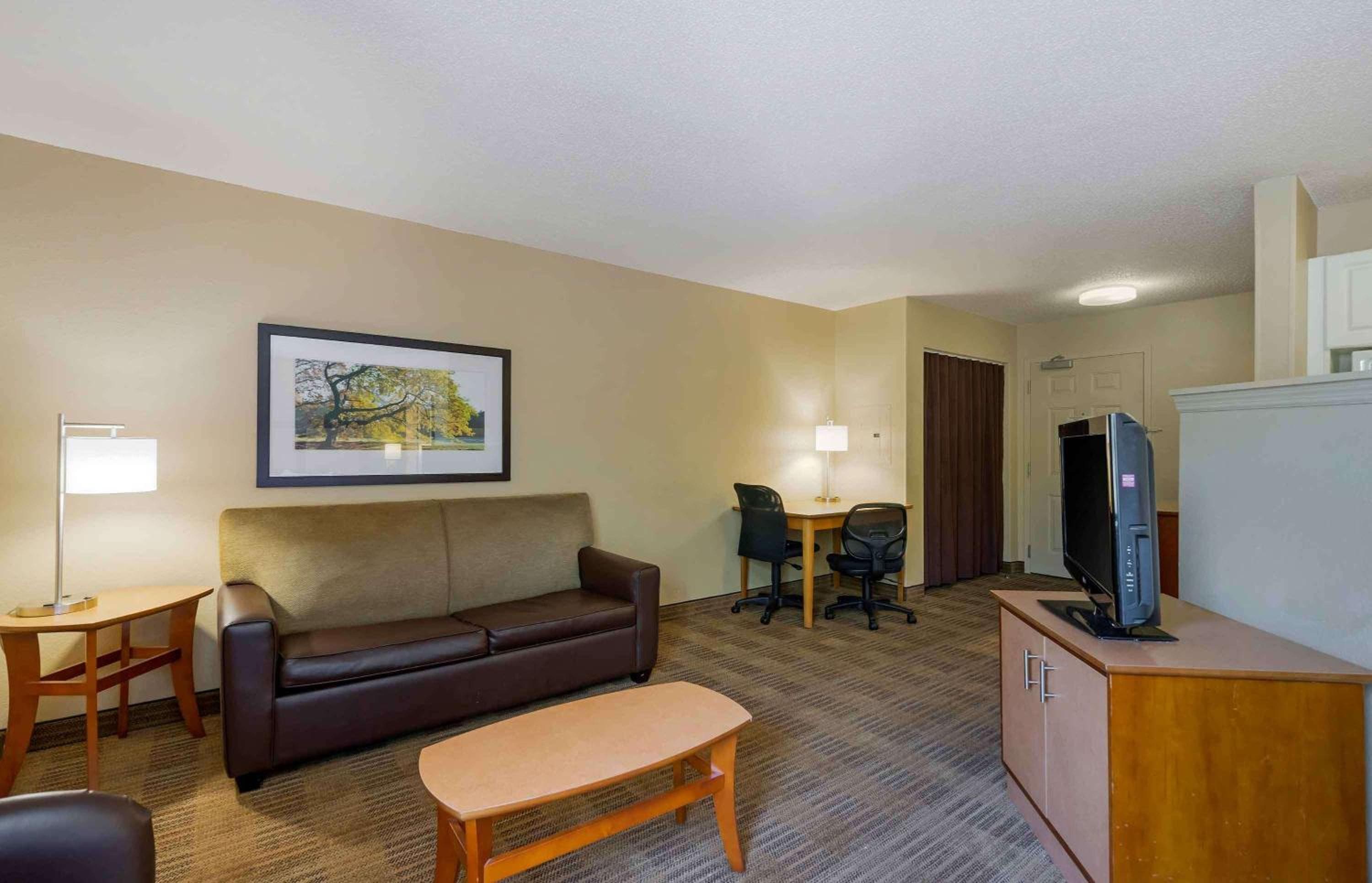 Extended Stay America Select Suites Tampa Airport Memorial Hwy — 16