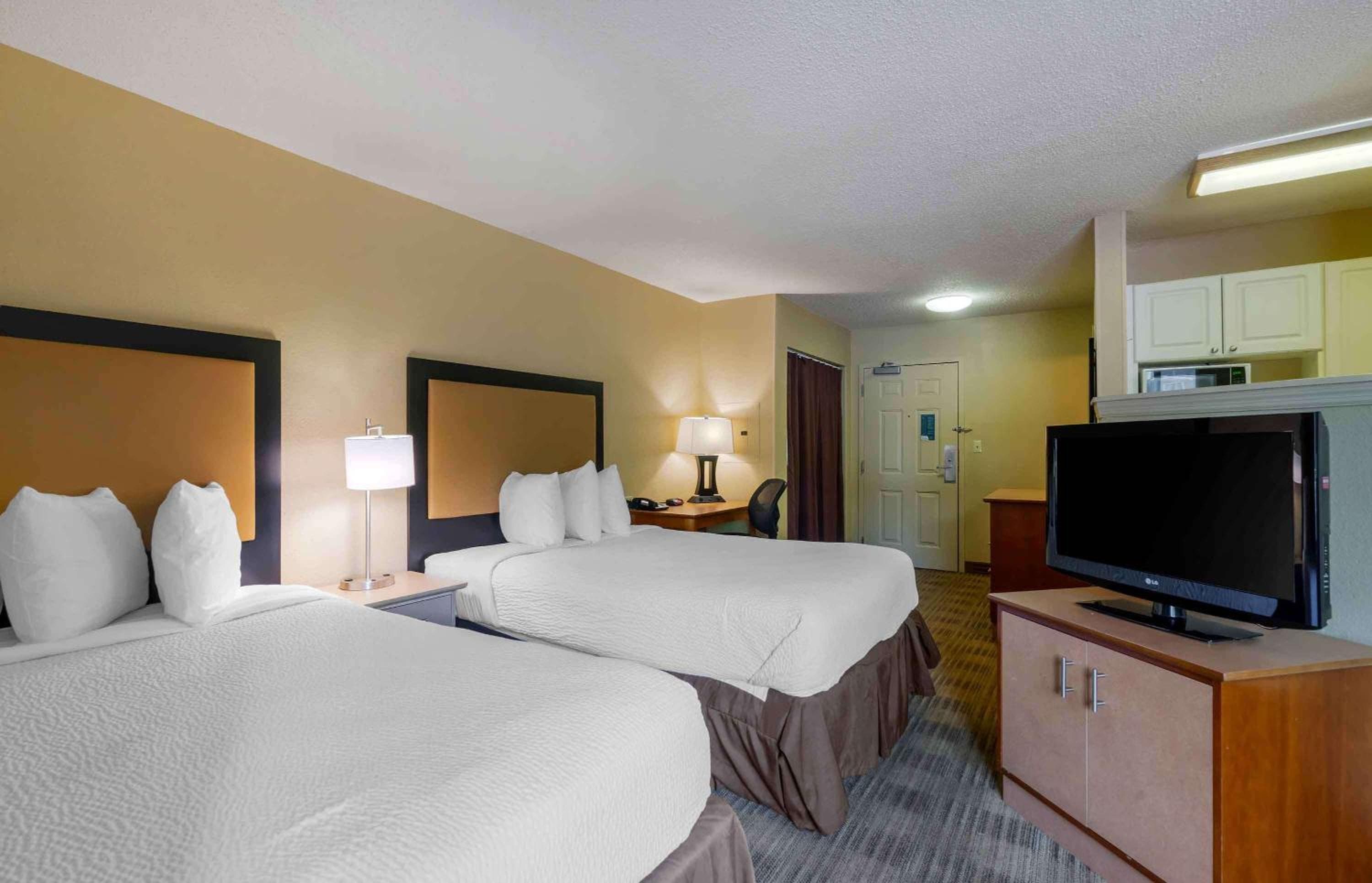 Extended Stay America Select Suites Tampa Airport Memorial Hwy — 19