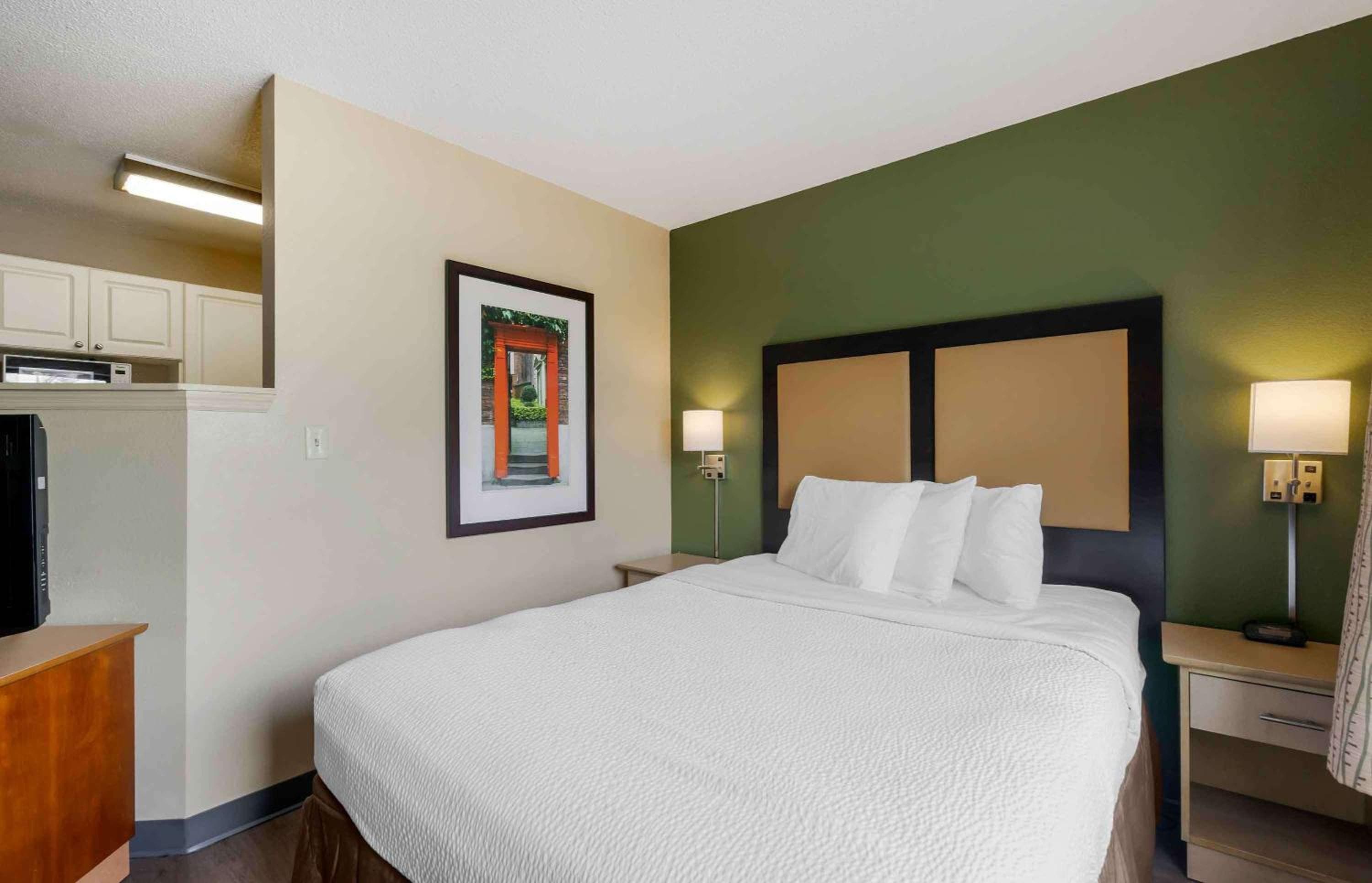 Extended Stay America Select Suites Tampa Airport Memorial Hwy — 20
