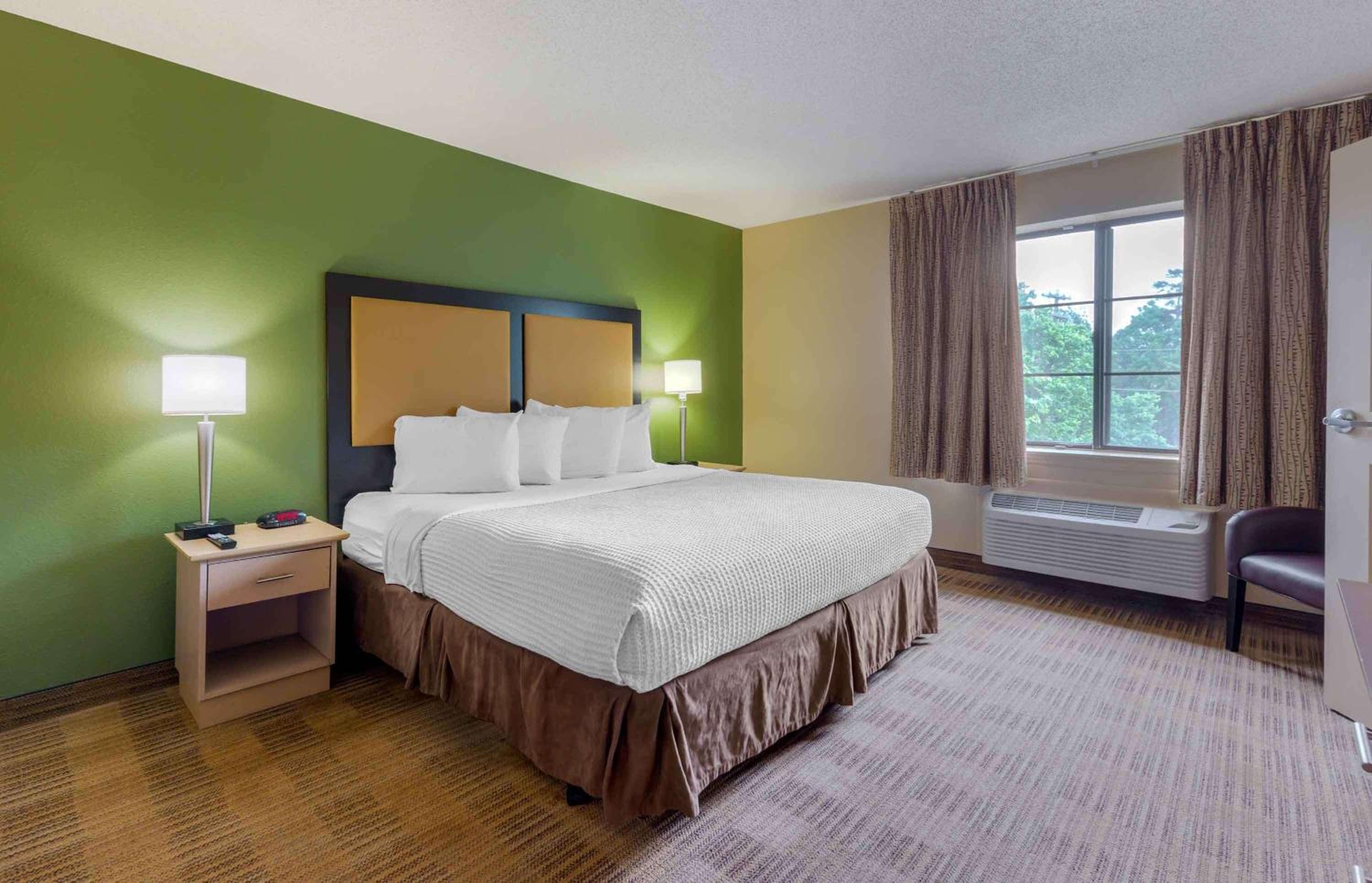 Extended Stay America Select Suites Tampa Airport Memorial Hwy — 23