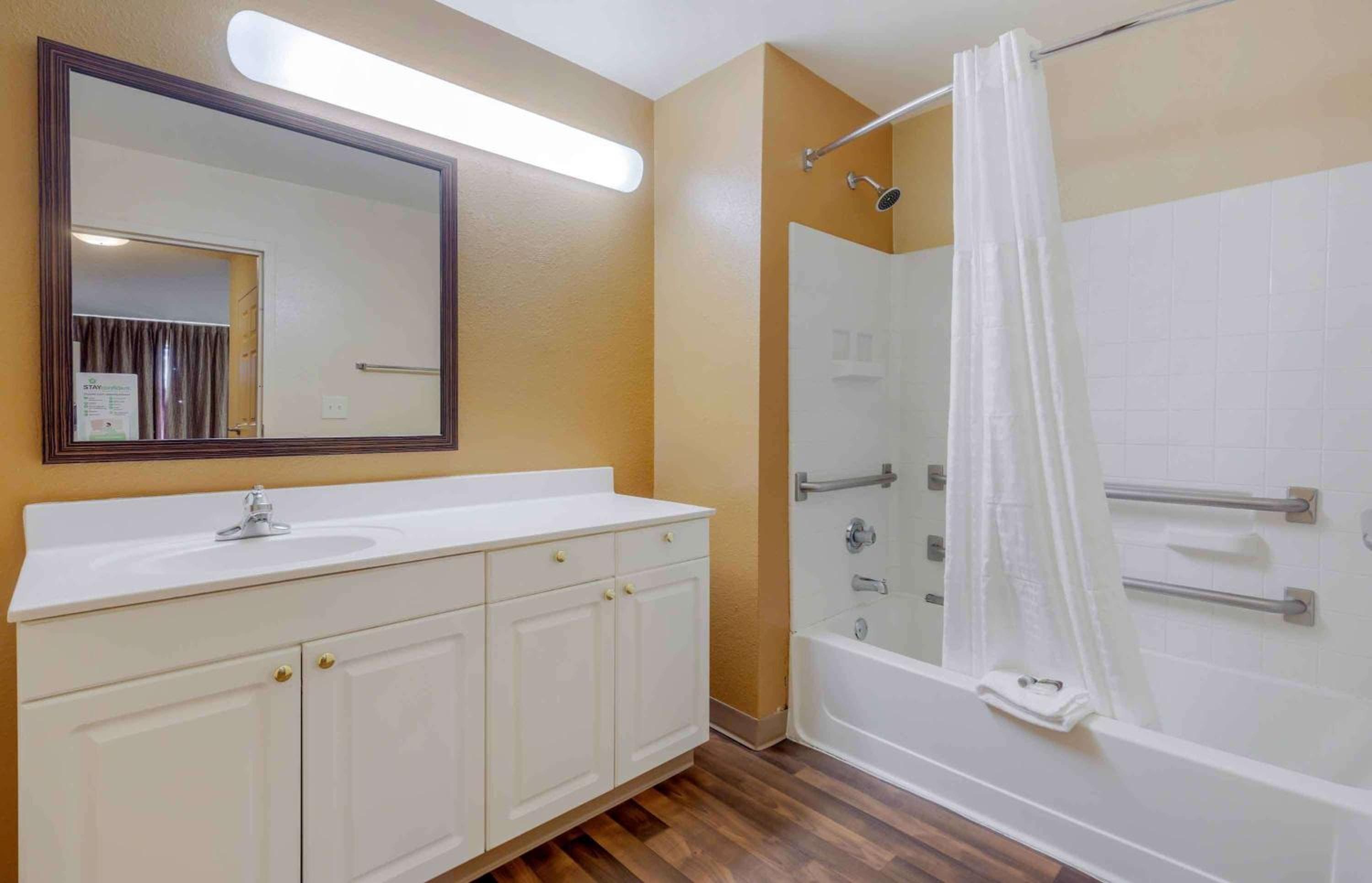 Extended Stay America Select Suites Tampa Airport Memorial Hwy — 15