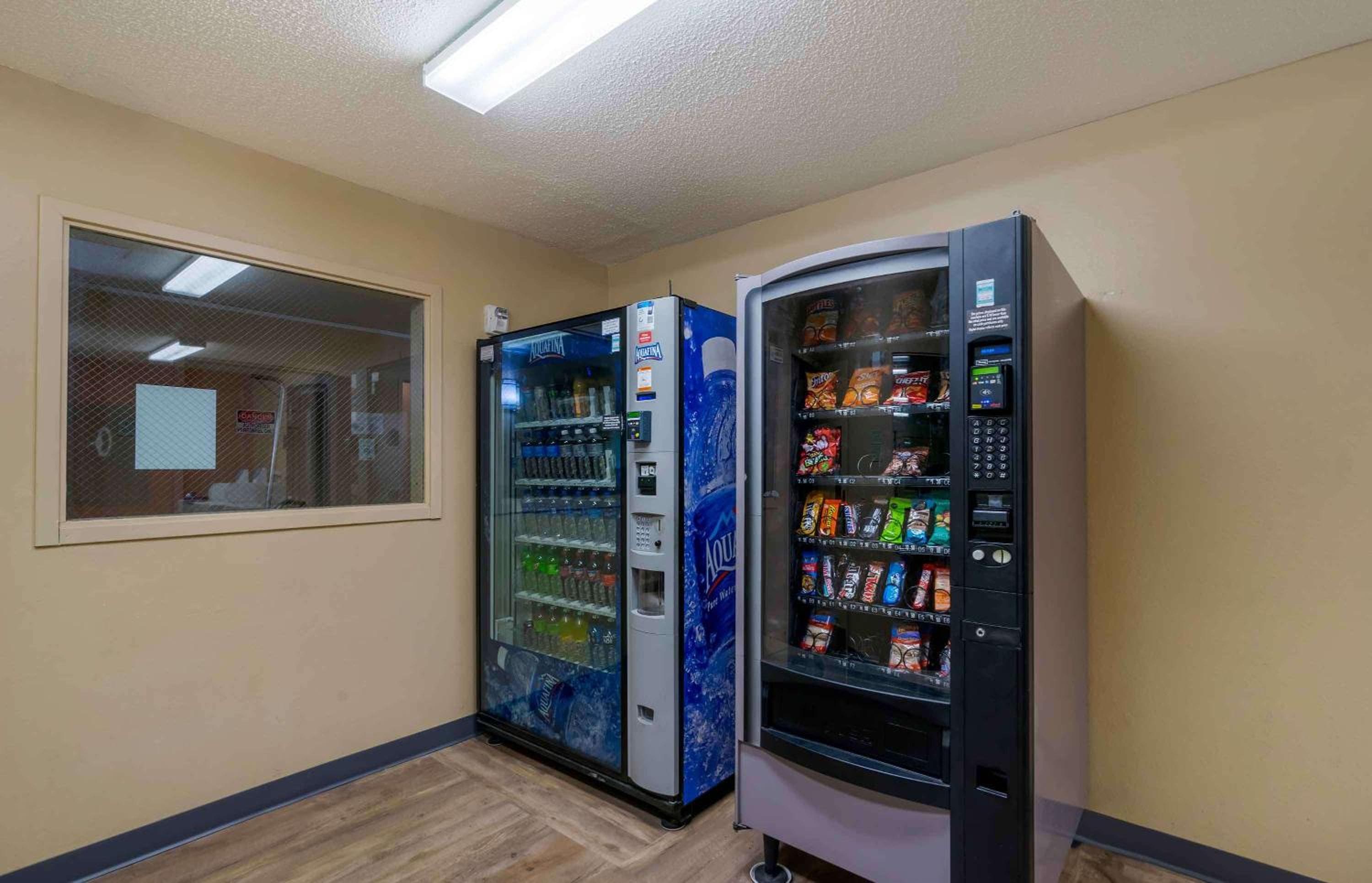 Extended Stay America Select Suites Tampa Airport Memorial Hwy — 12