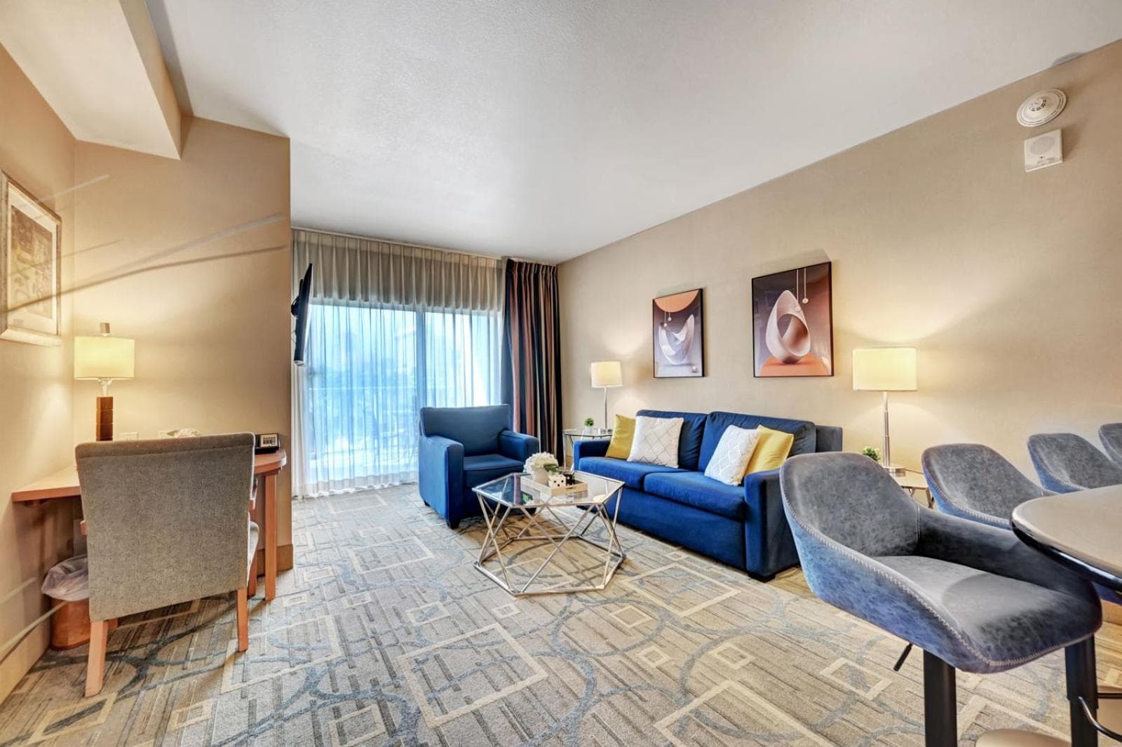 Royal Oasis Suite at Platinum Hotel-Strip Views — 13