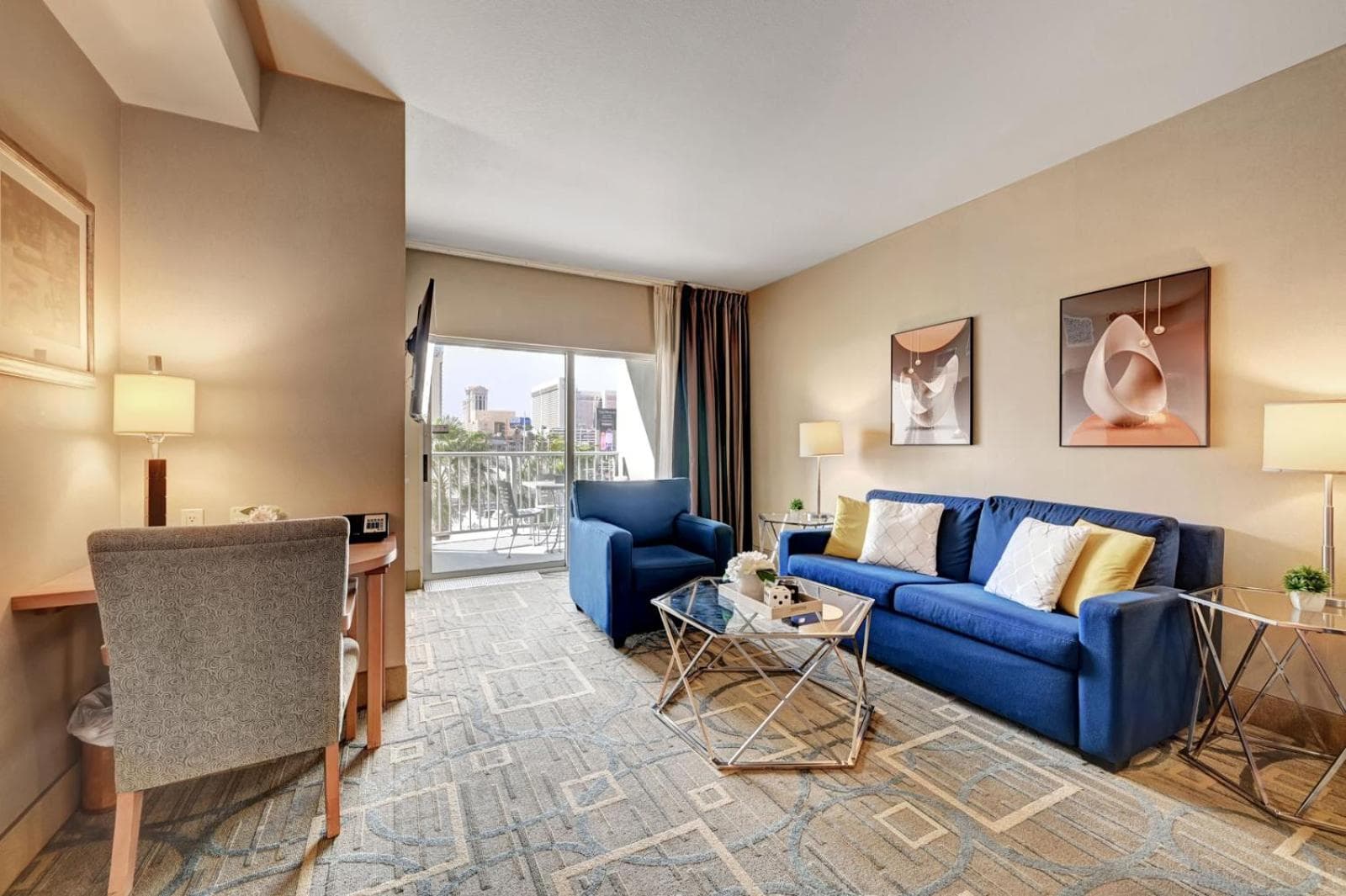 Royal Oasis Suite at Platinum Hotel-Strip Views — 21