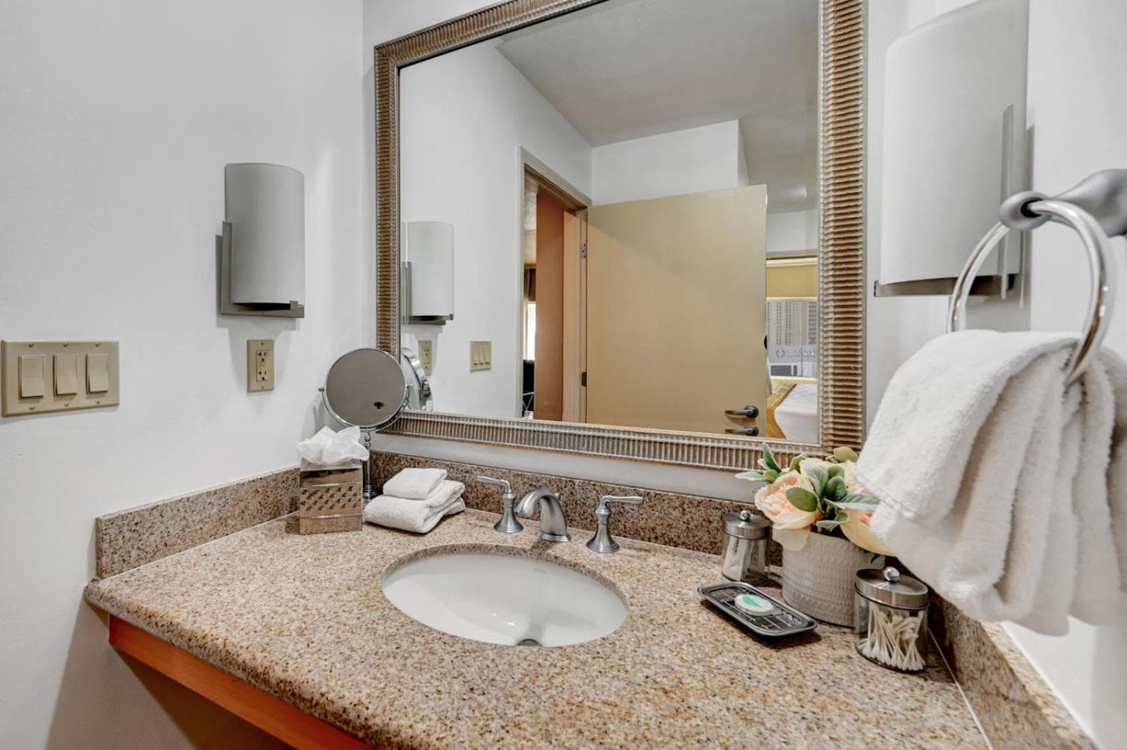 Royal Oasis Suite at Platinum Hotel-Strip Views — 18