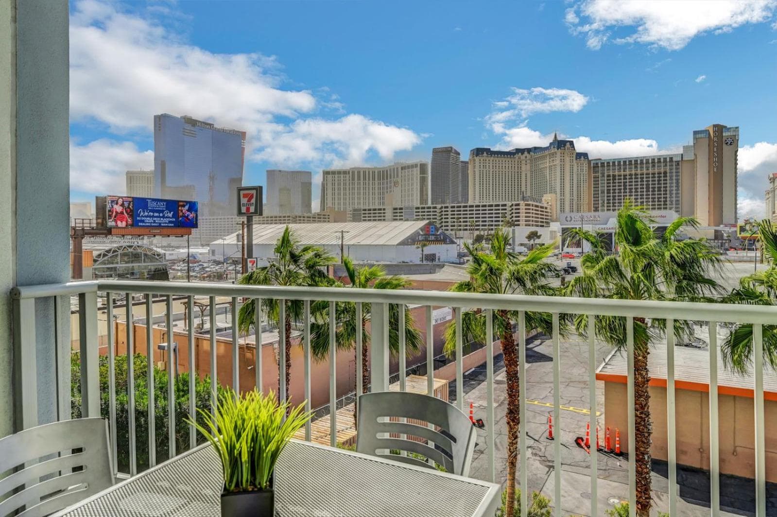 Royal Oasis Suite at Platinum Hotel-Strip Views — 2