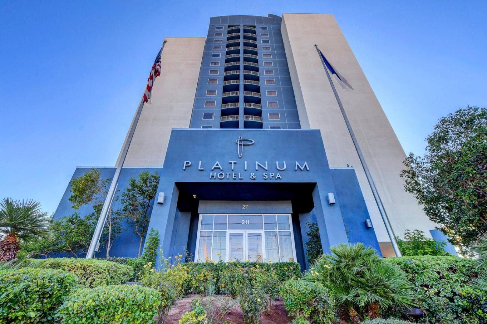 Royal Oasis Suite at Platinum Hotel-Strip Views — 3