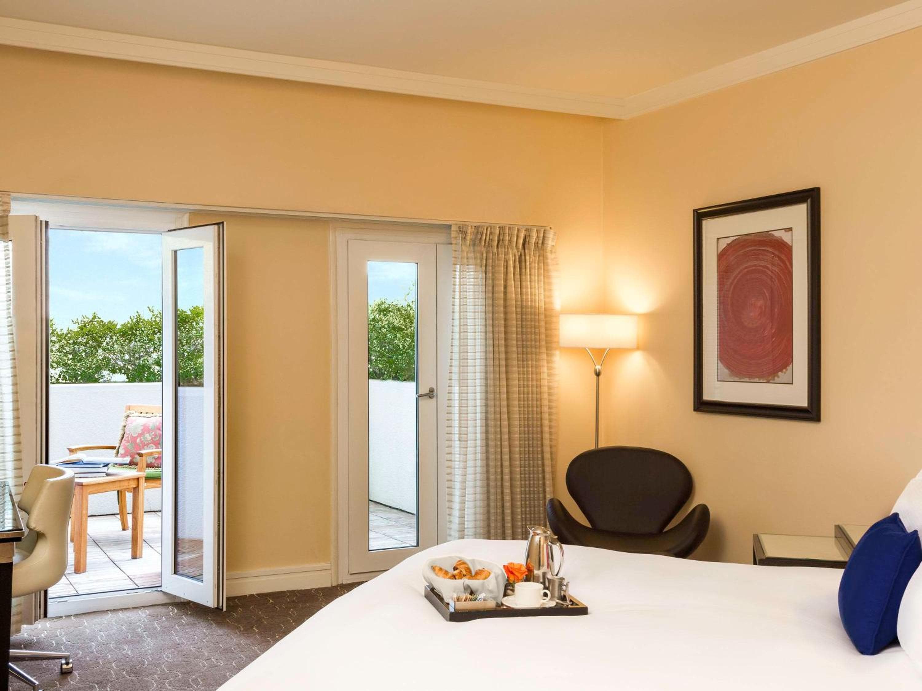 Hotel Sofitel Los Angeles at Beverly Hills — 9