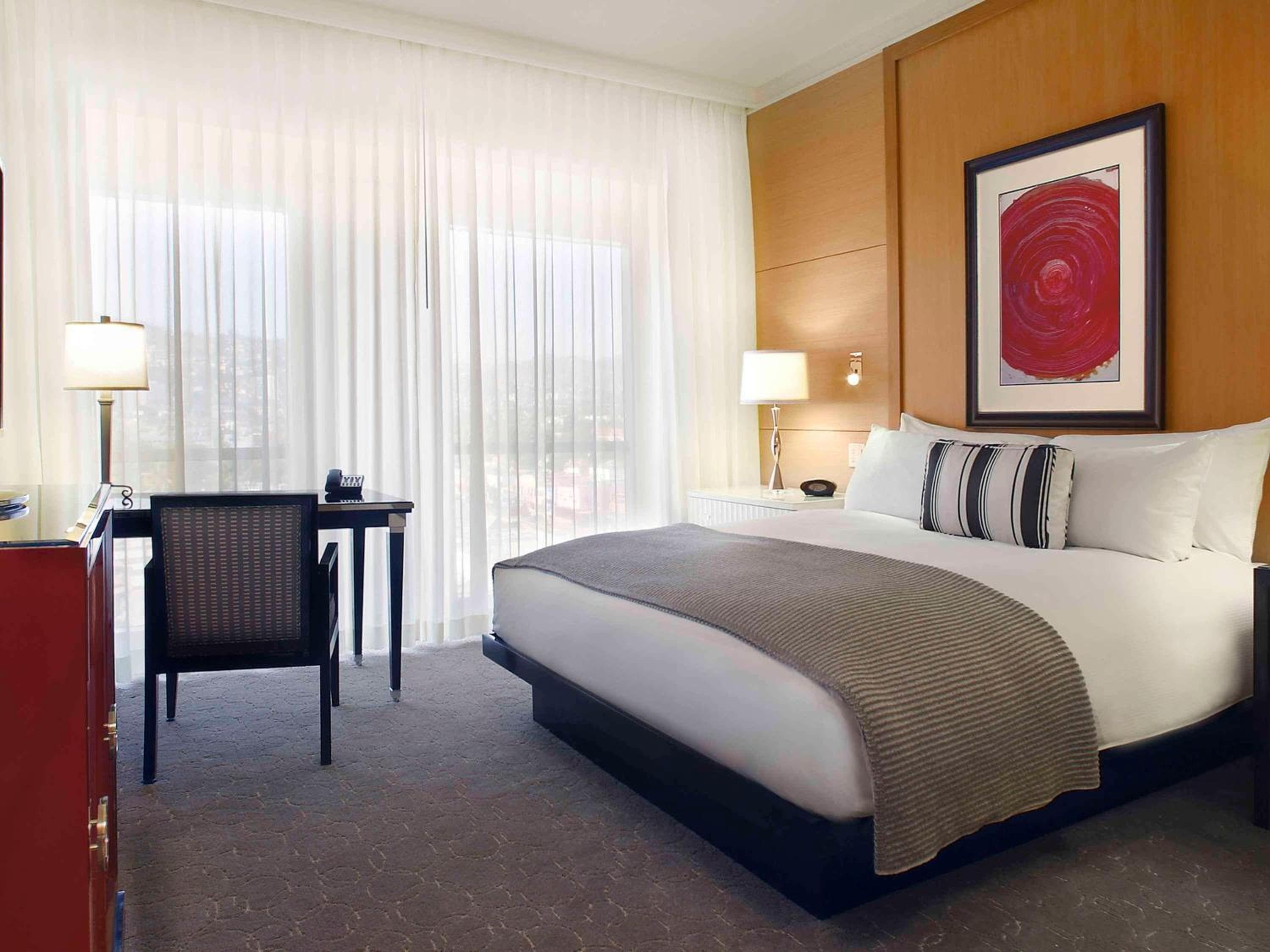 Hotel Sofitel Los Angeles at Beverly Hills — 11