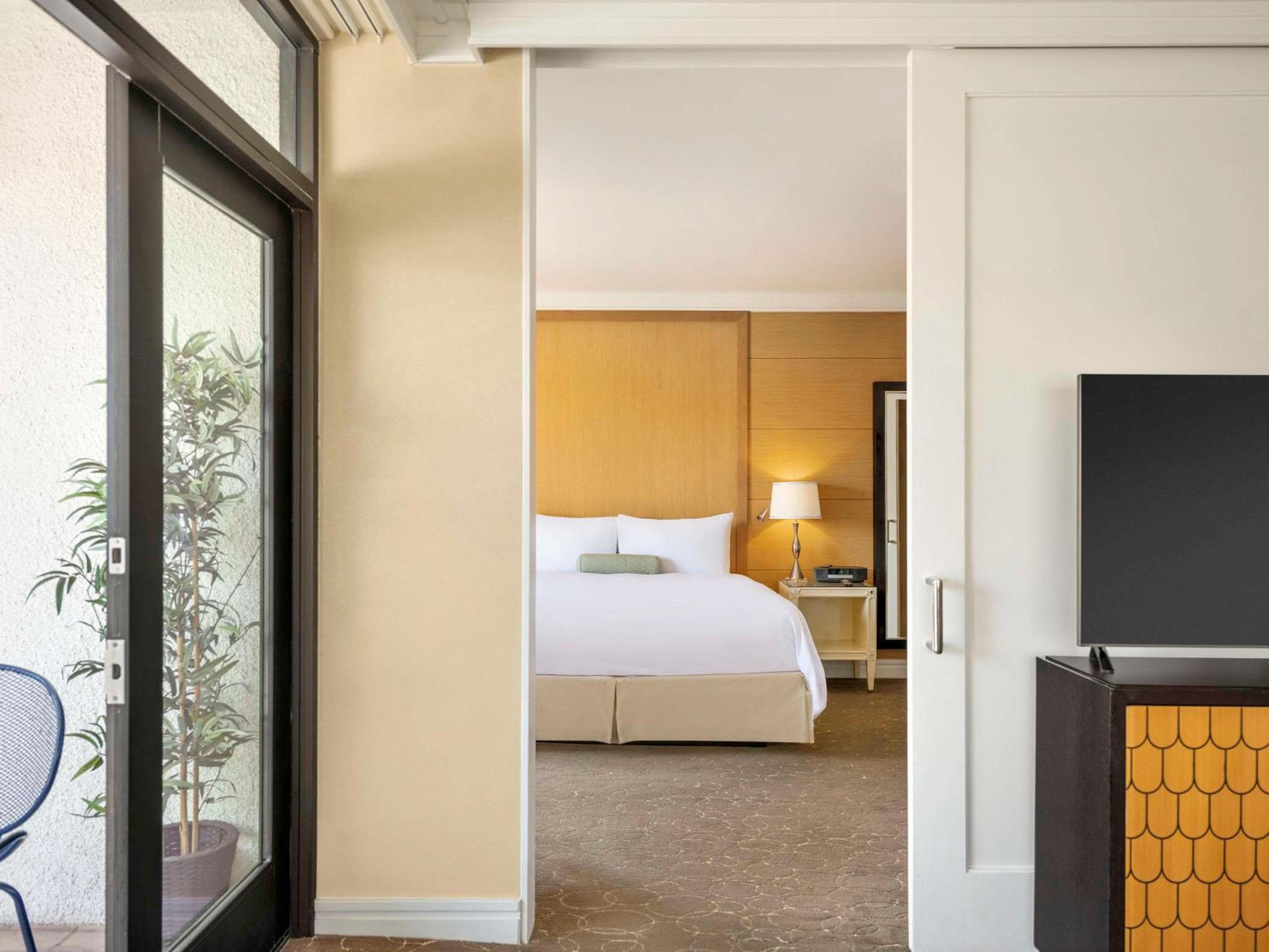 Hotel Sofitel Los Angeles at Beverly Hills — 17