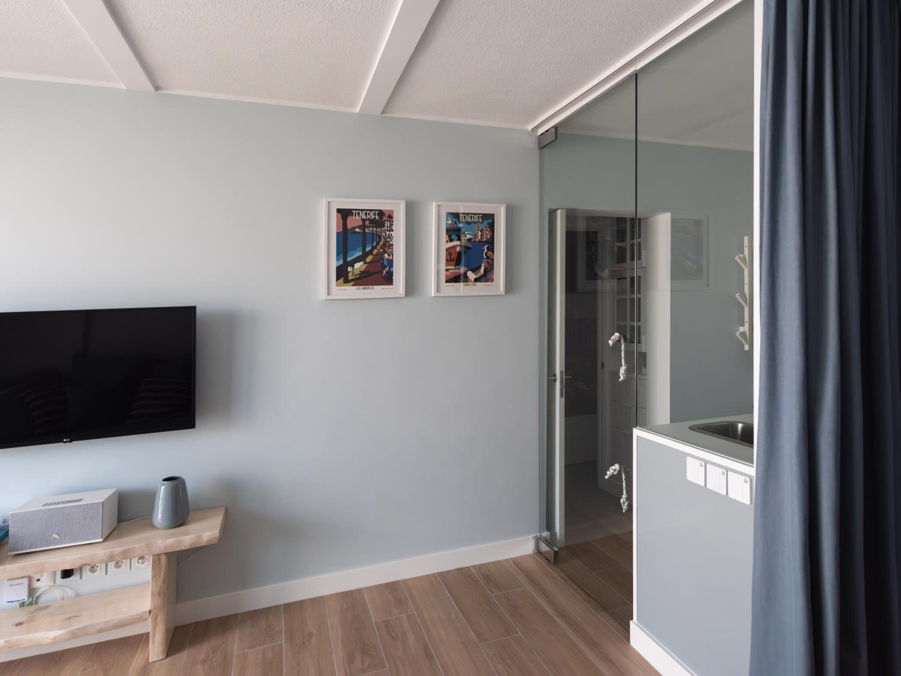 Modern, design, private jacuzzi - 2 terraces, 2 beds - Wow Apartment - Los Christianos — 4