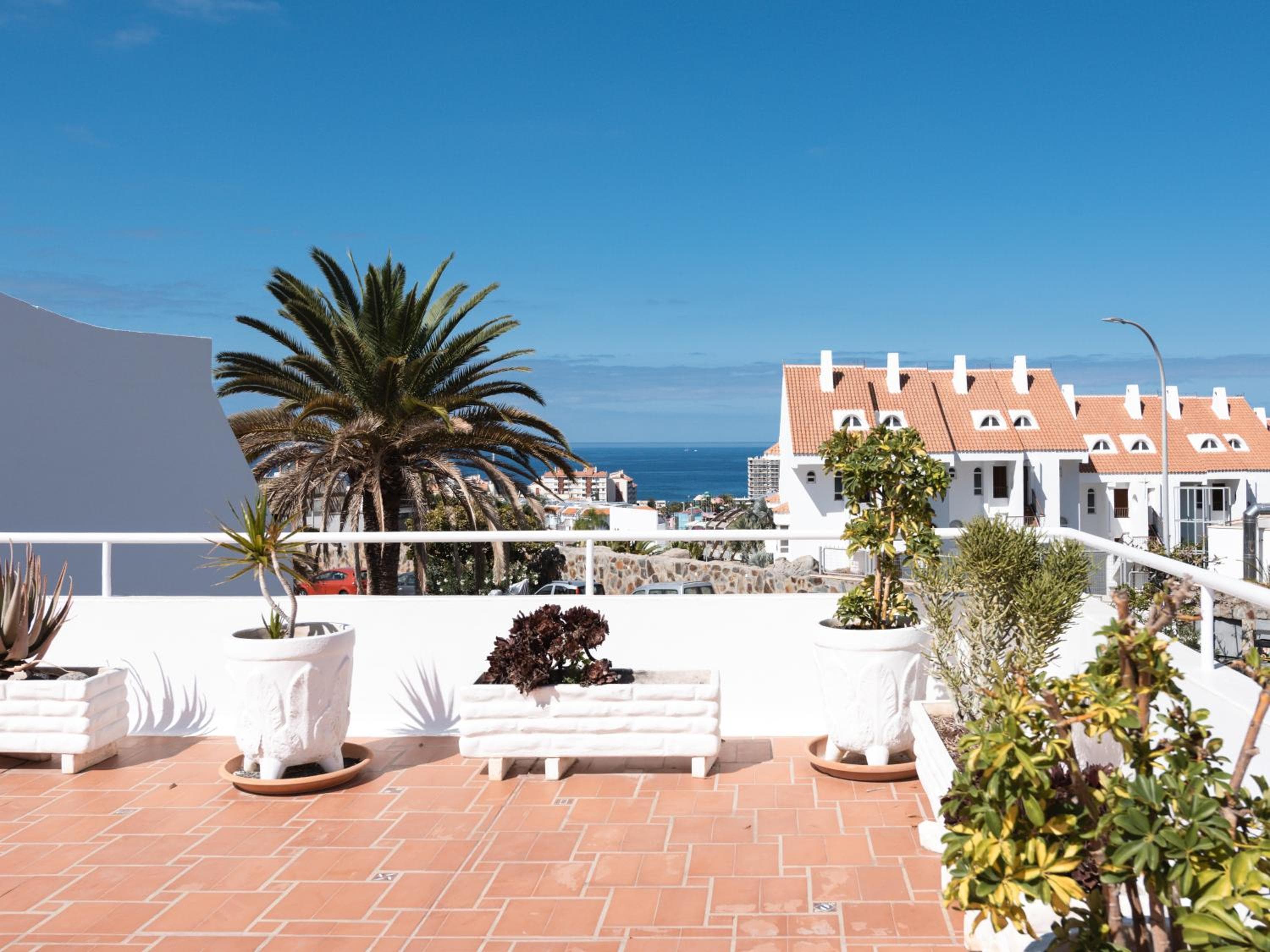 Modern, design, private jacuzzi - 2 terraces, 2 beds - Wow Apartment - Los Christianos — 3