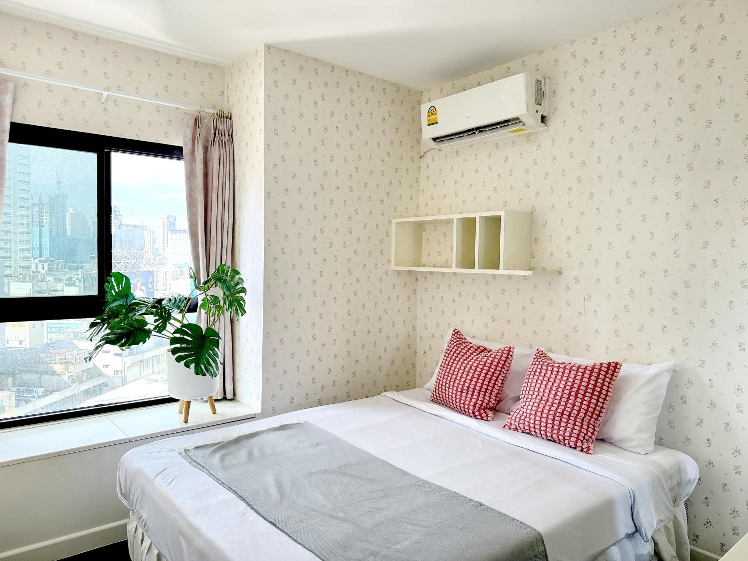Center Bangkok Suite next to Platinum mall — 12