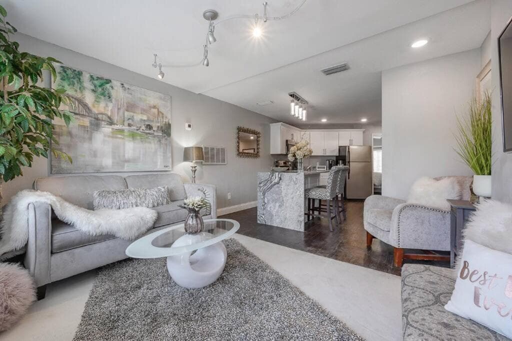 Chic pad in center of Seminole Heights-322 — 30