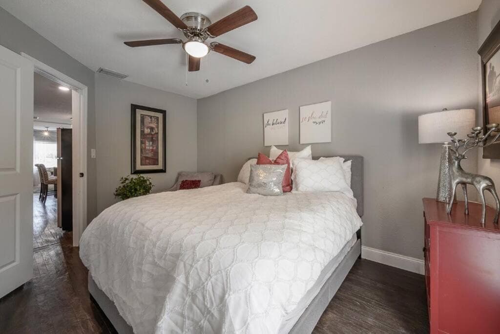 Chic pad in center of Seminole Heights-322 — 2