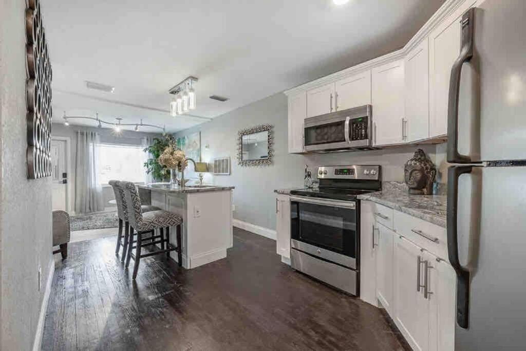 Chic pad in center of Seminole Heights-322 — 28