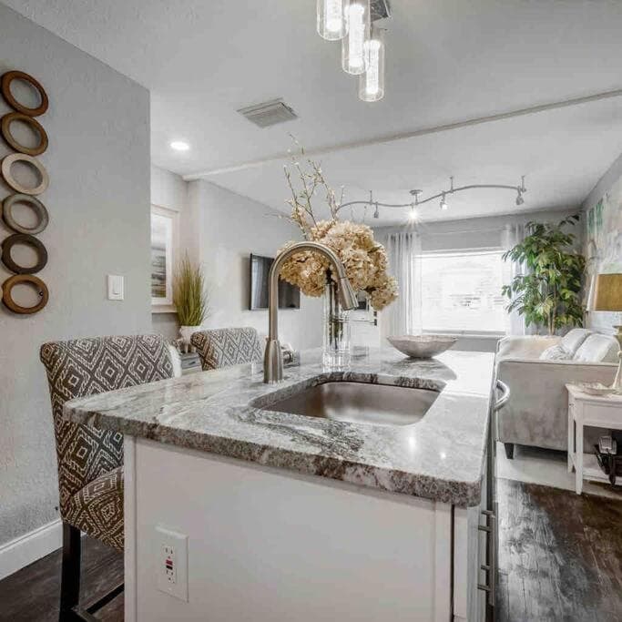 Chic pad in center of Seminole Heights-322 — 24