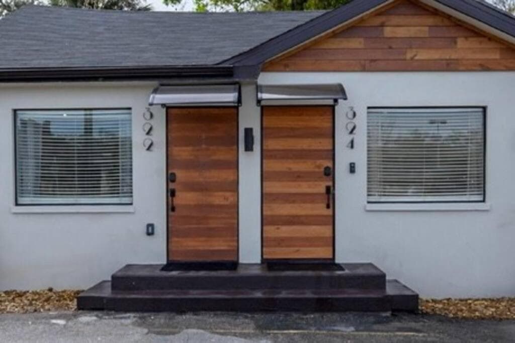 Chic pad in center of Seminole Heights-322 — 1