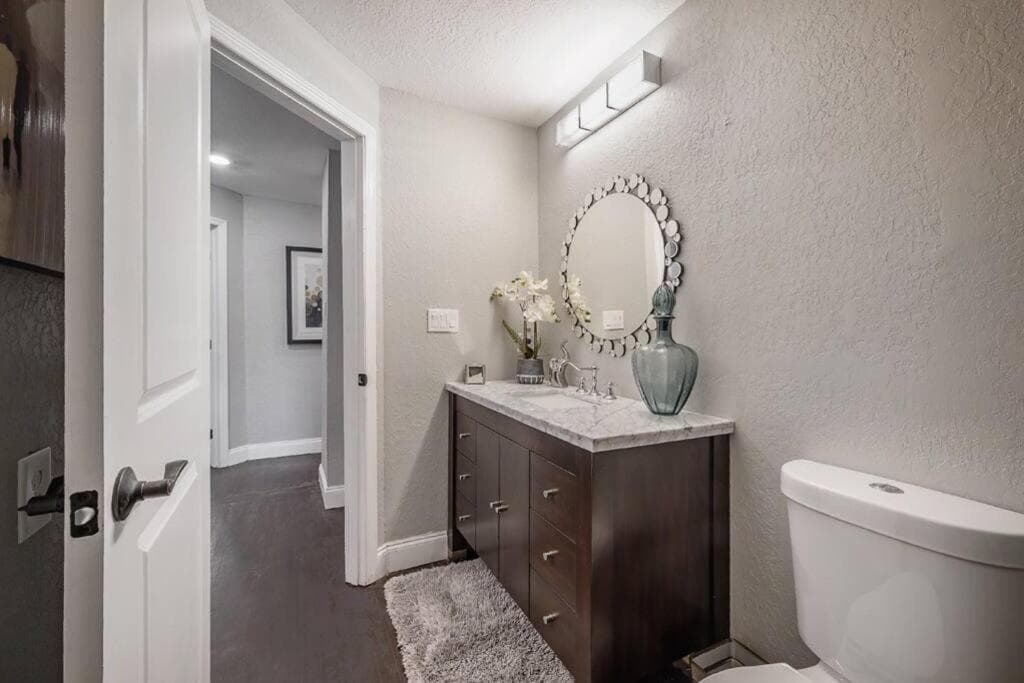 Chic pad in center of Seminole Heights-322 — 3