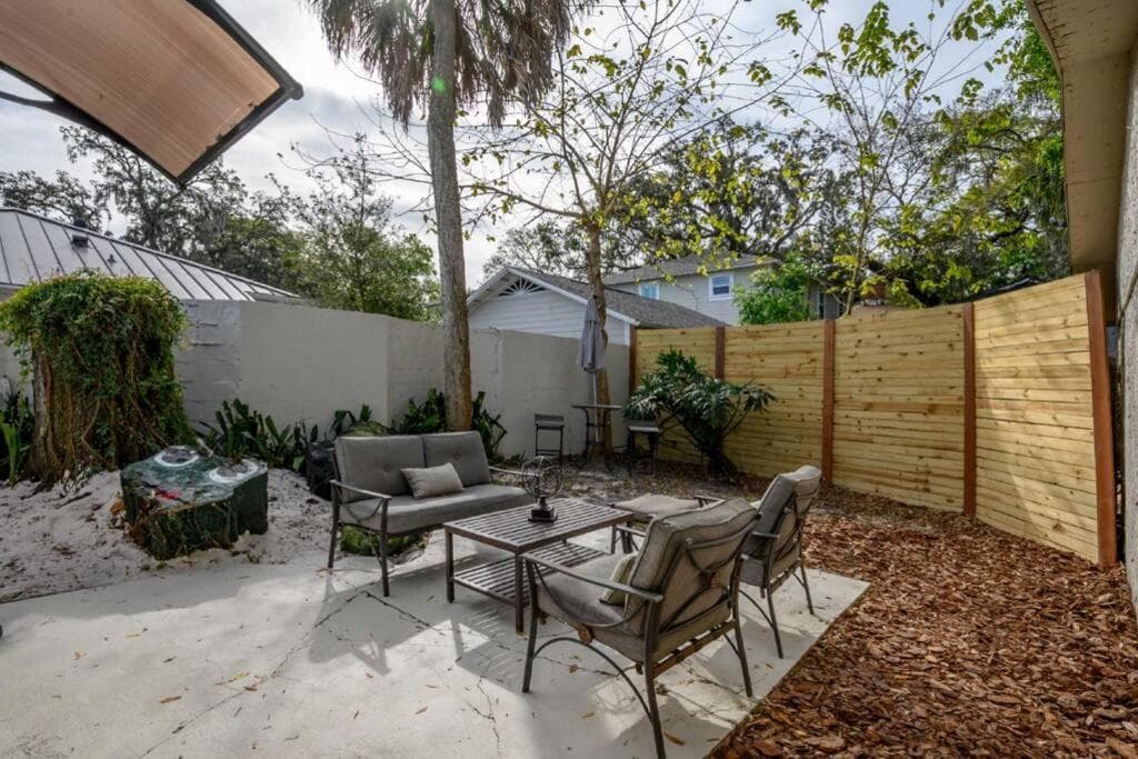 Chic pad in center of Seminole Heights-322 — 4