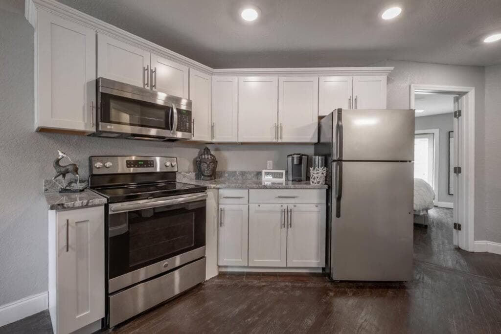 Chic pad in center of Seminole Heights-322 — 10