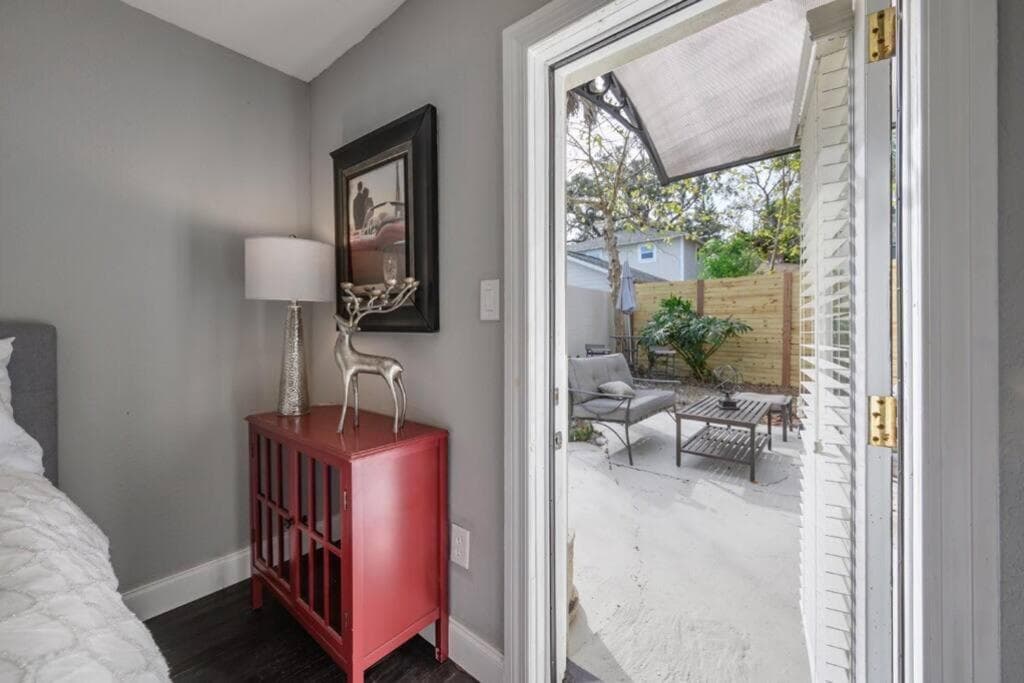 Chic pad in center of Seminole Heights-322 — 12