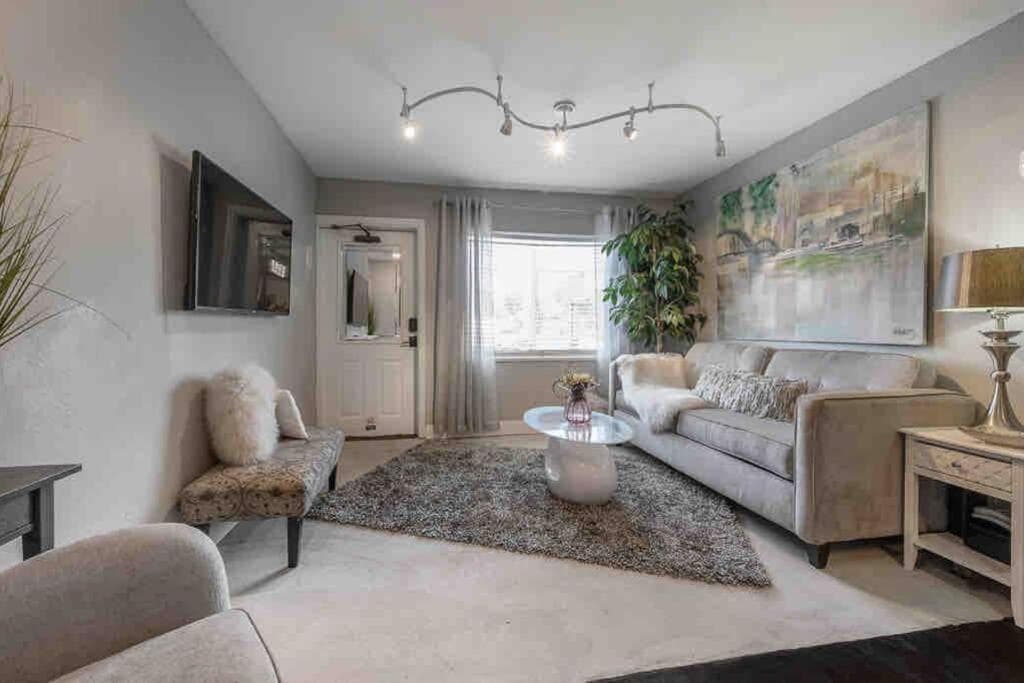 Chic pad in center of Seminole Heights-322 — 13