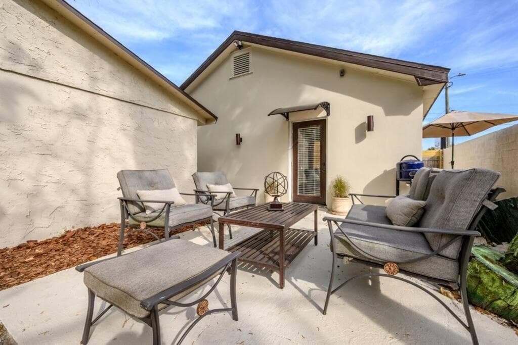 Chic pad in center of Seminole Heights-322 — 14