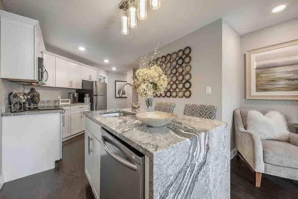 Chic pad in center of Seminole Heights-322 — 15