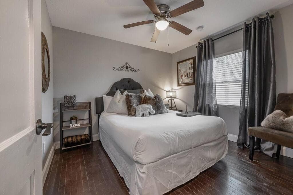 Chic pad in center of Seminole Heights-322 — 16