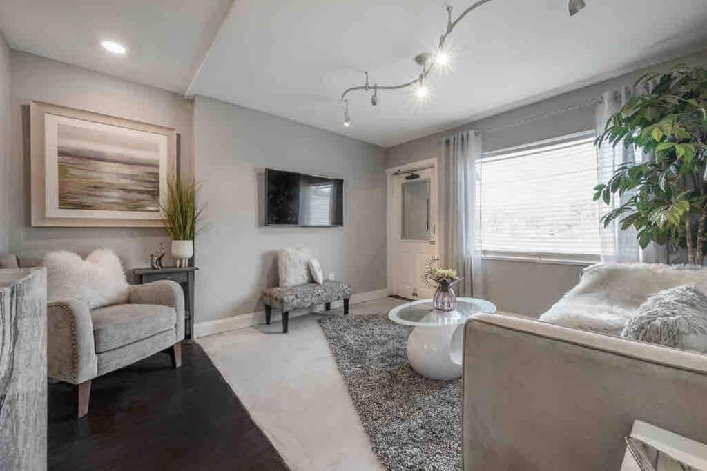 Chic pad in center of Seminole Heights-322 — 23