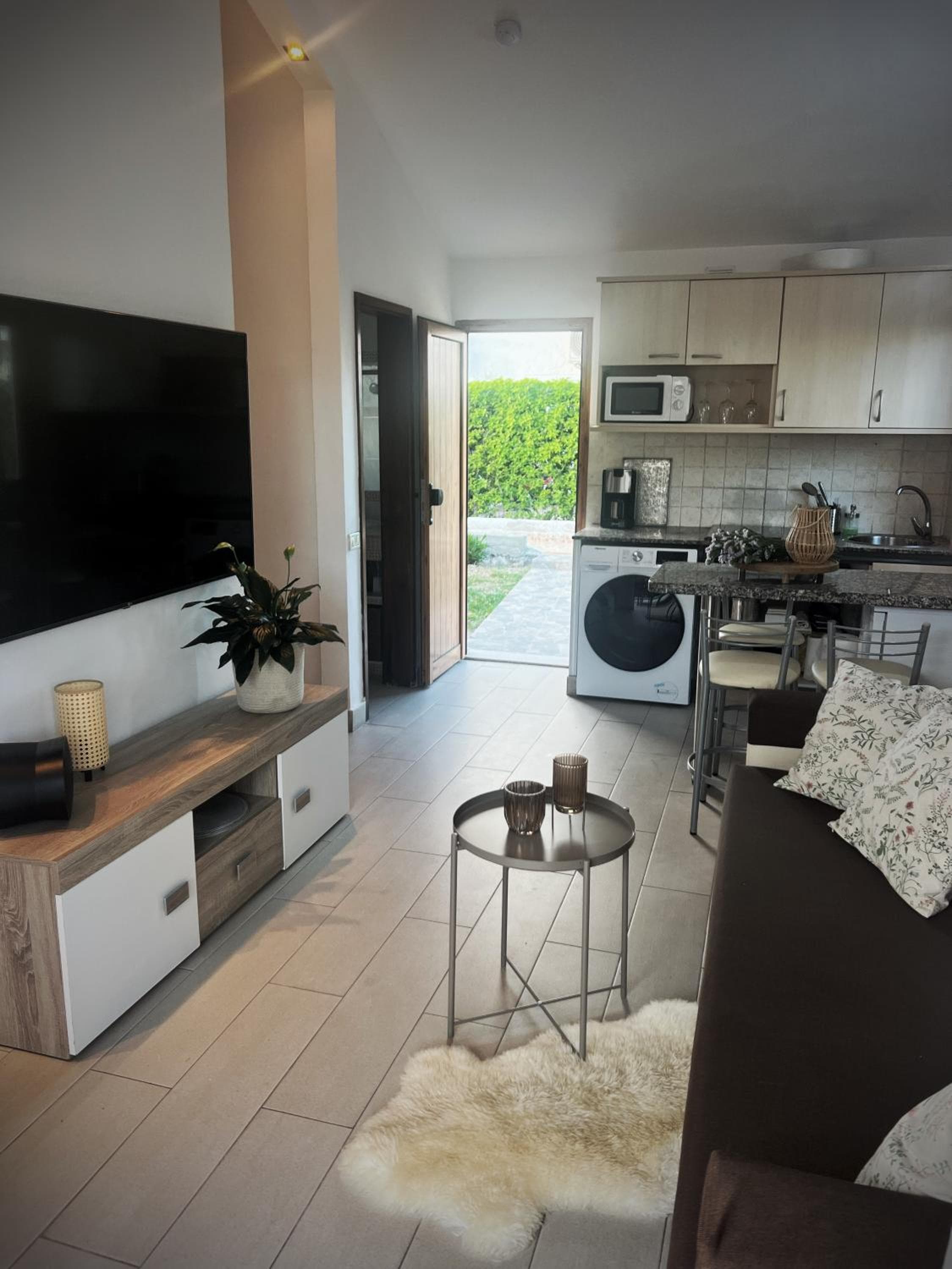 BuzzStays: 1-Bed Bungalow, Garden, Near Yumbo & Beach — 5