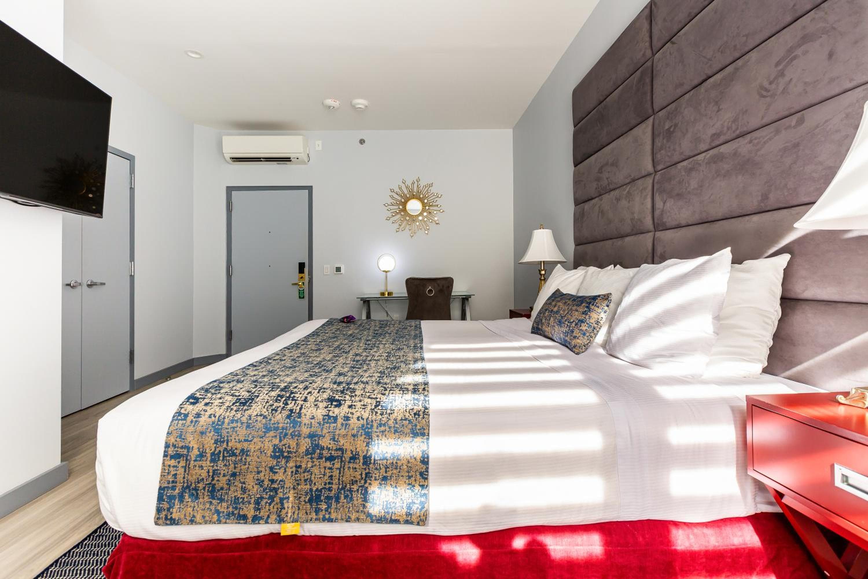 Hotel St. James — 12