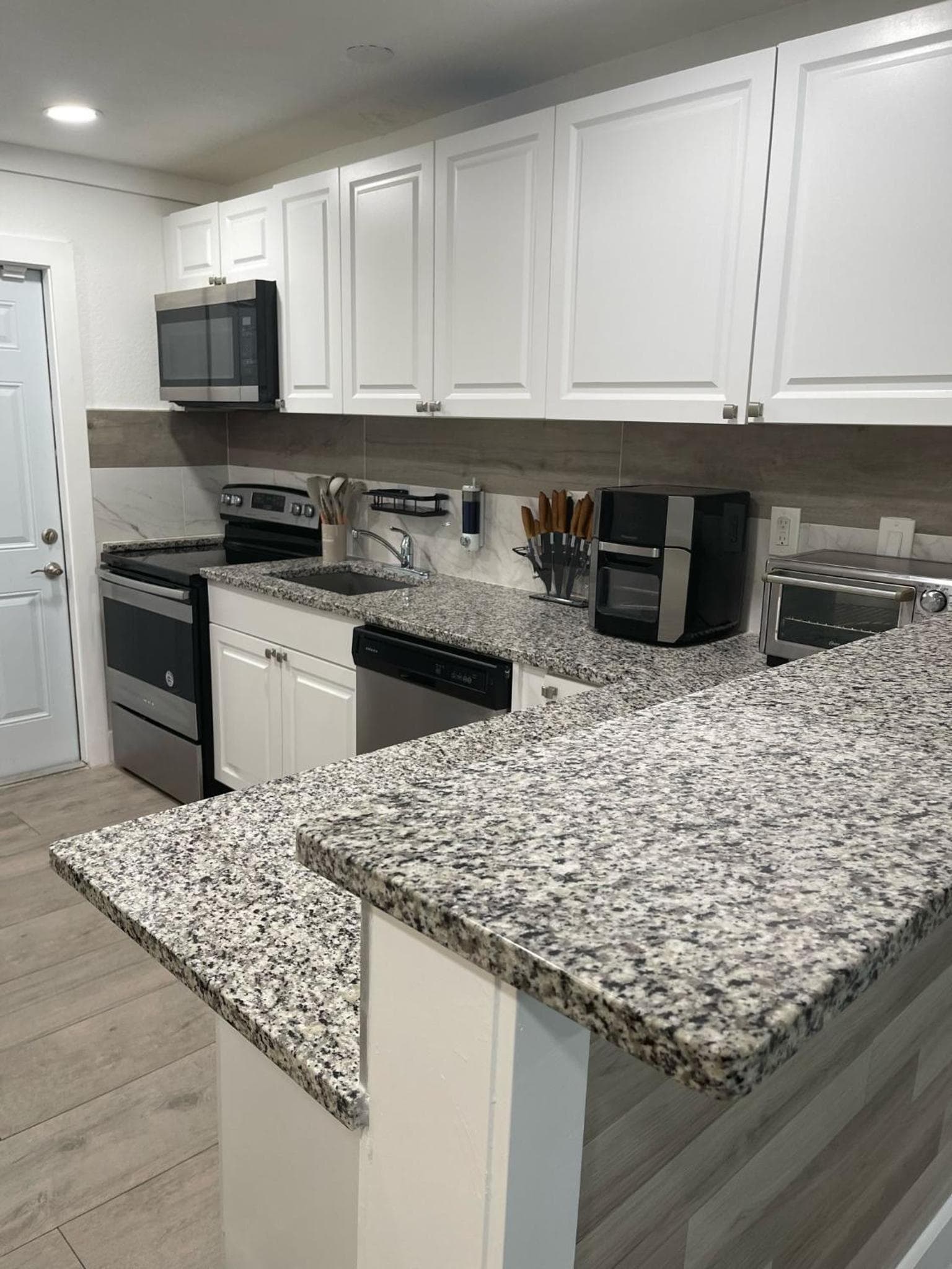 Cozy New Renovated Apartment — 15