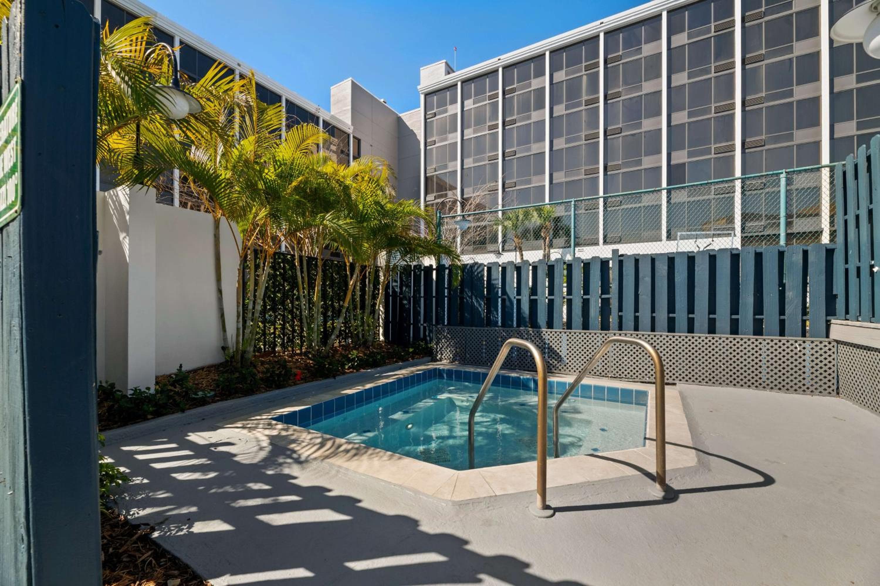 Best Western Orlando Gateway Hotel — 14