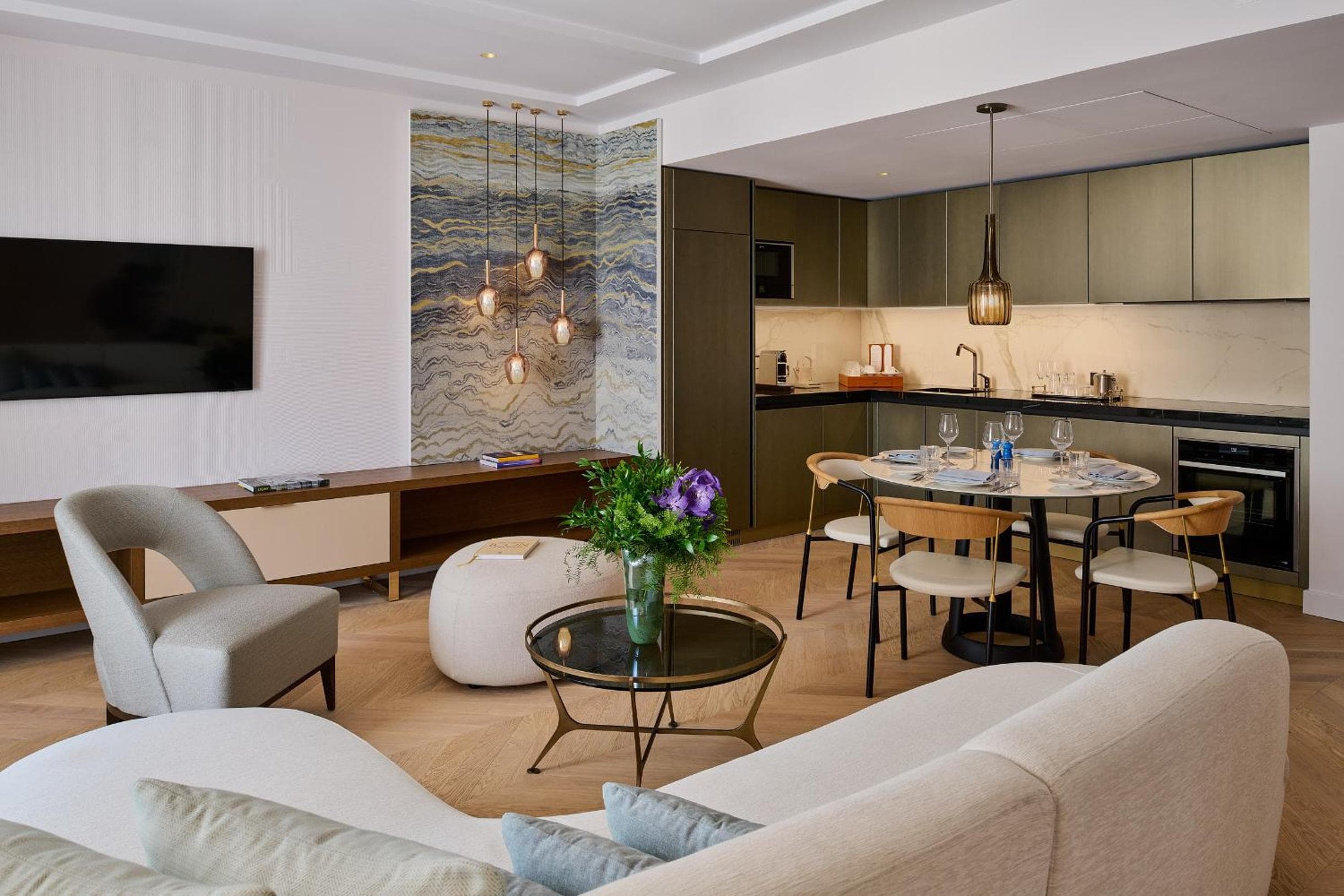 Carlton Cannes, un hotel regente — 13