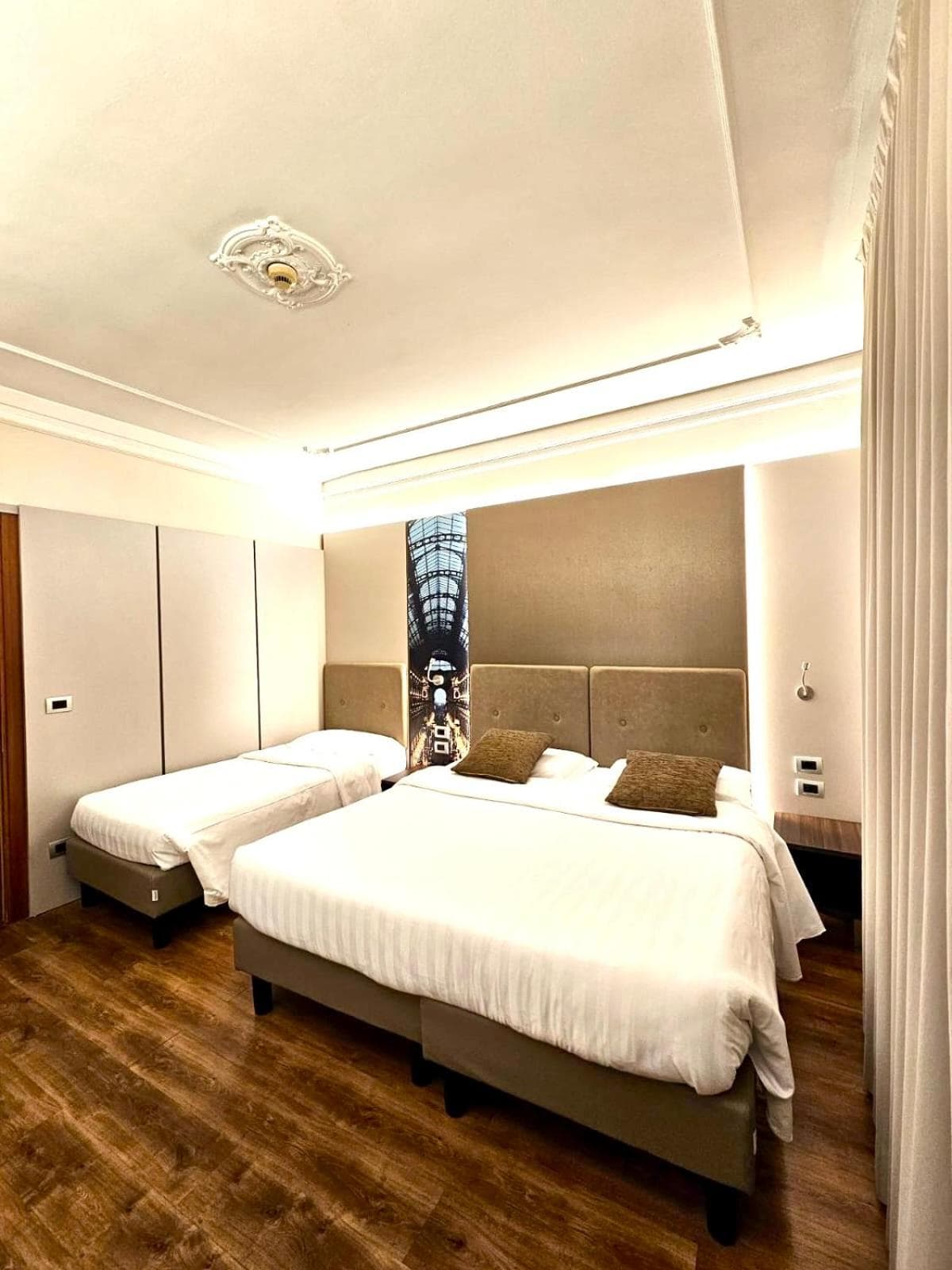 Hotel Mythos — 17
