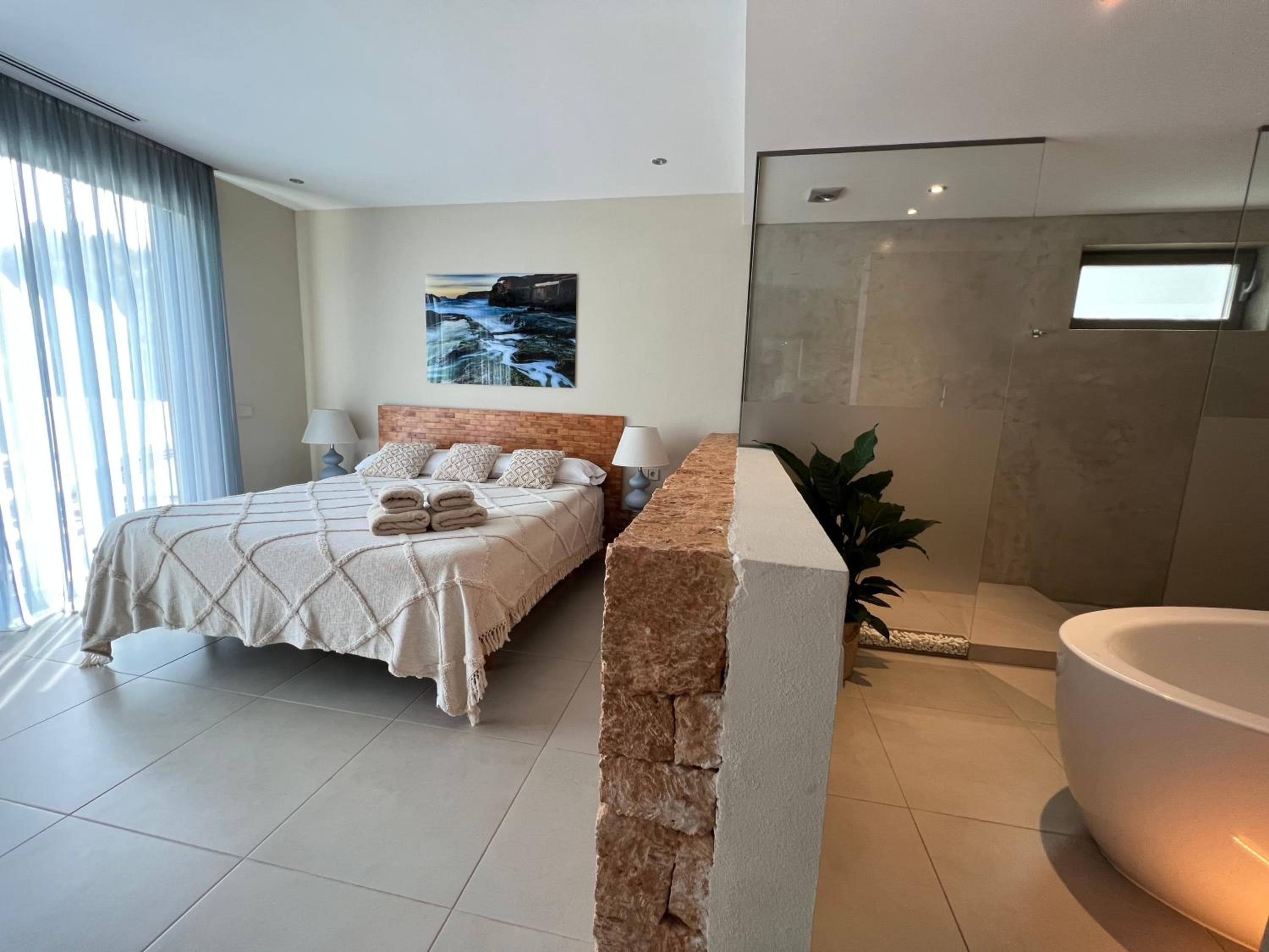 PERFECT FAMILY HOUSE CLOSE TO THE BEACH — 24