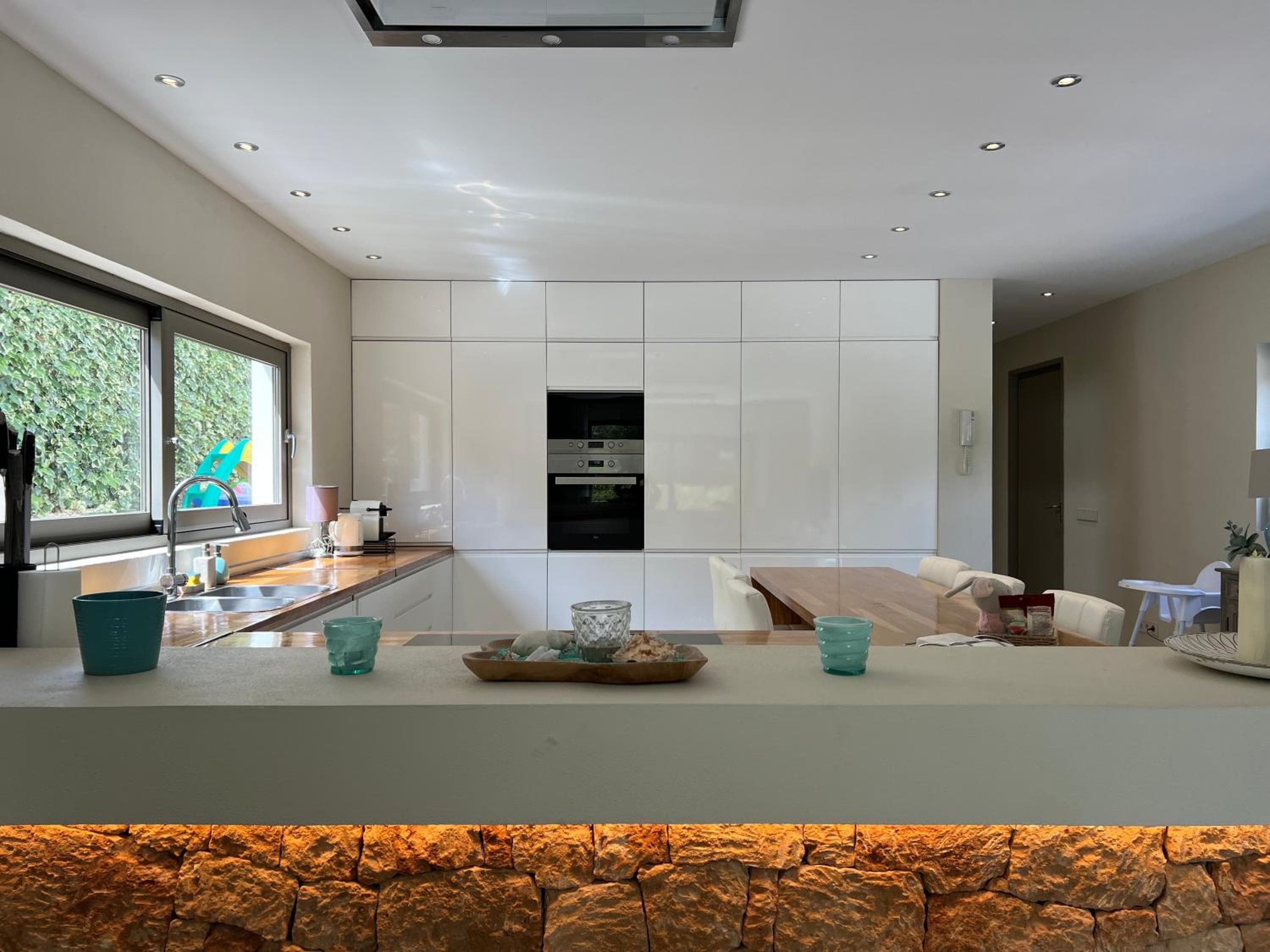 PERFECT FAMILY HOUSE CLOSE TO THE BEACH — 12