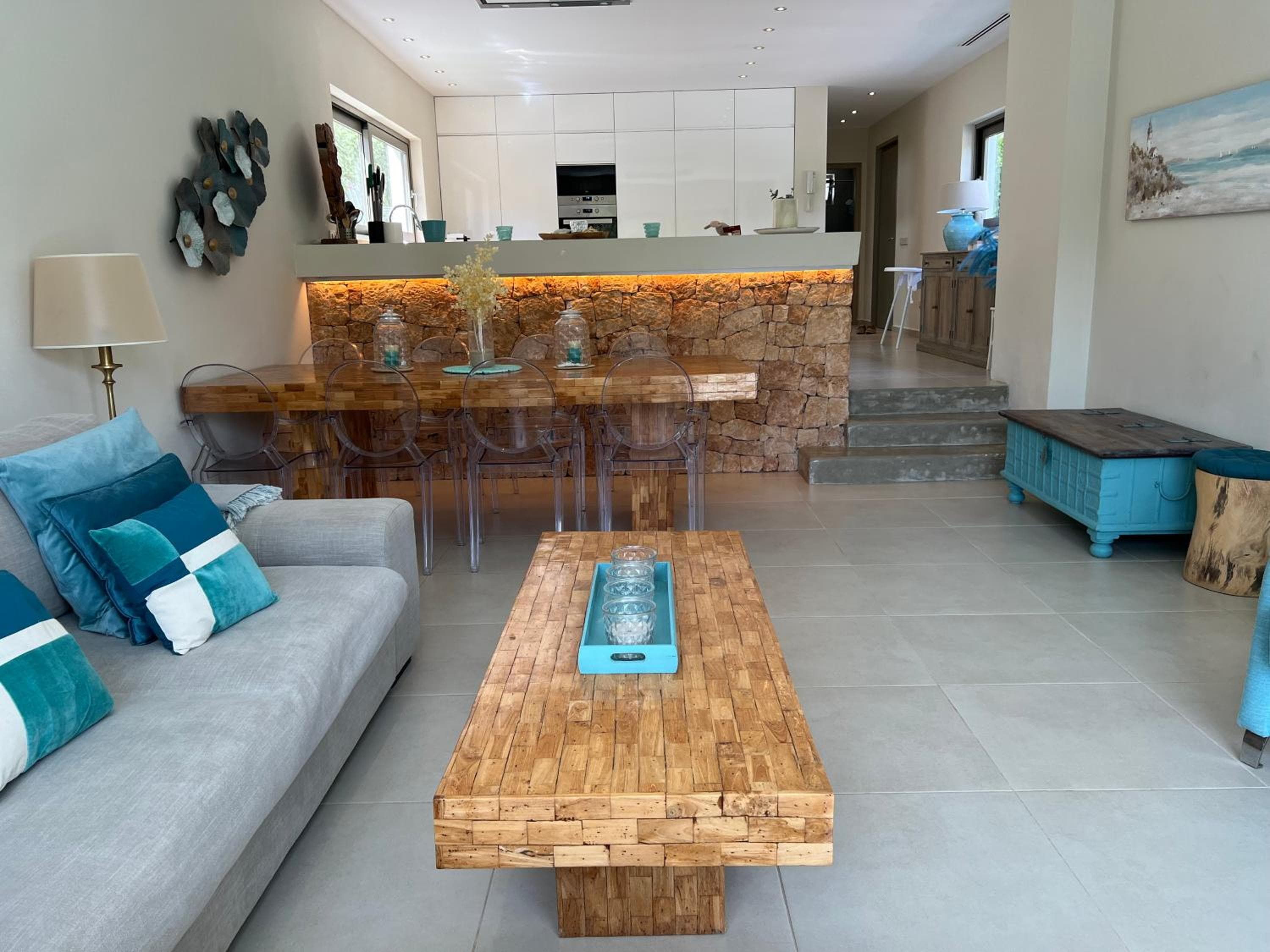 PERFECT FAMILY HOUSE CLOSE TO THE BEACH — 15