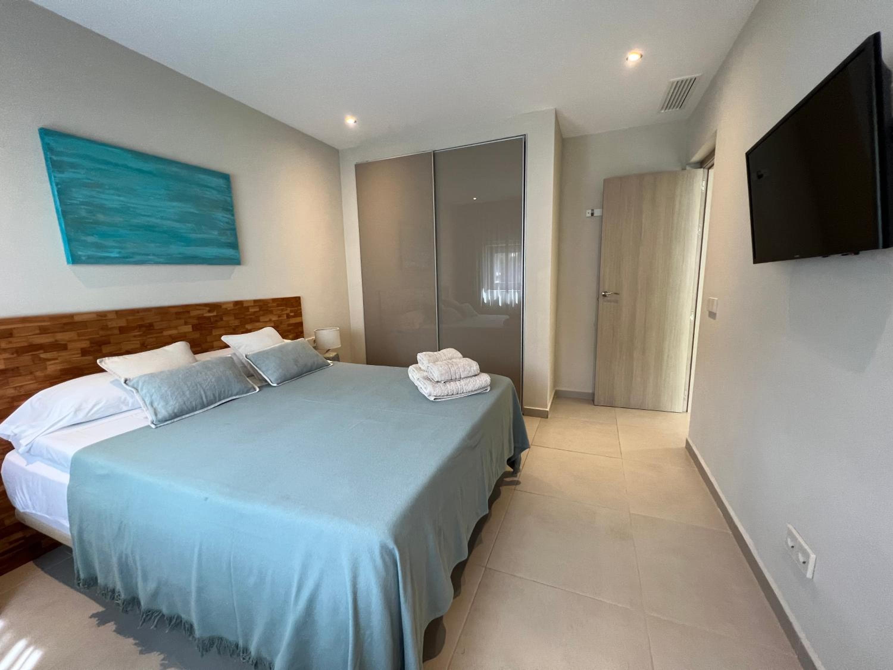 PERFECT FAMILY HOUSE CLOSE TO THE BEACH — 27