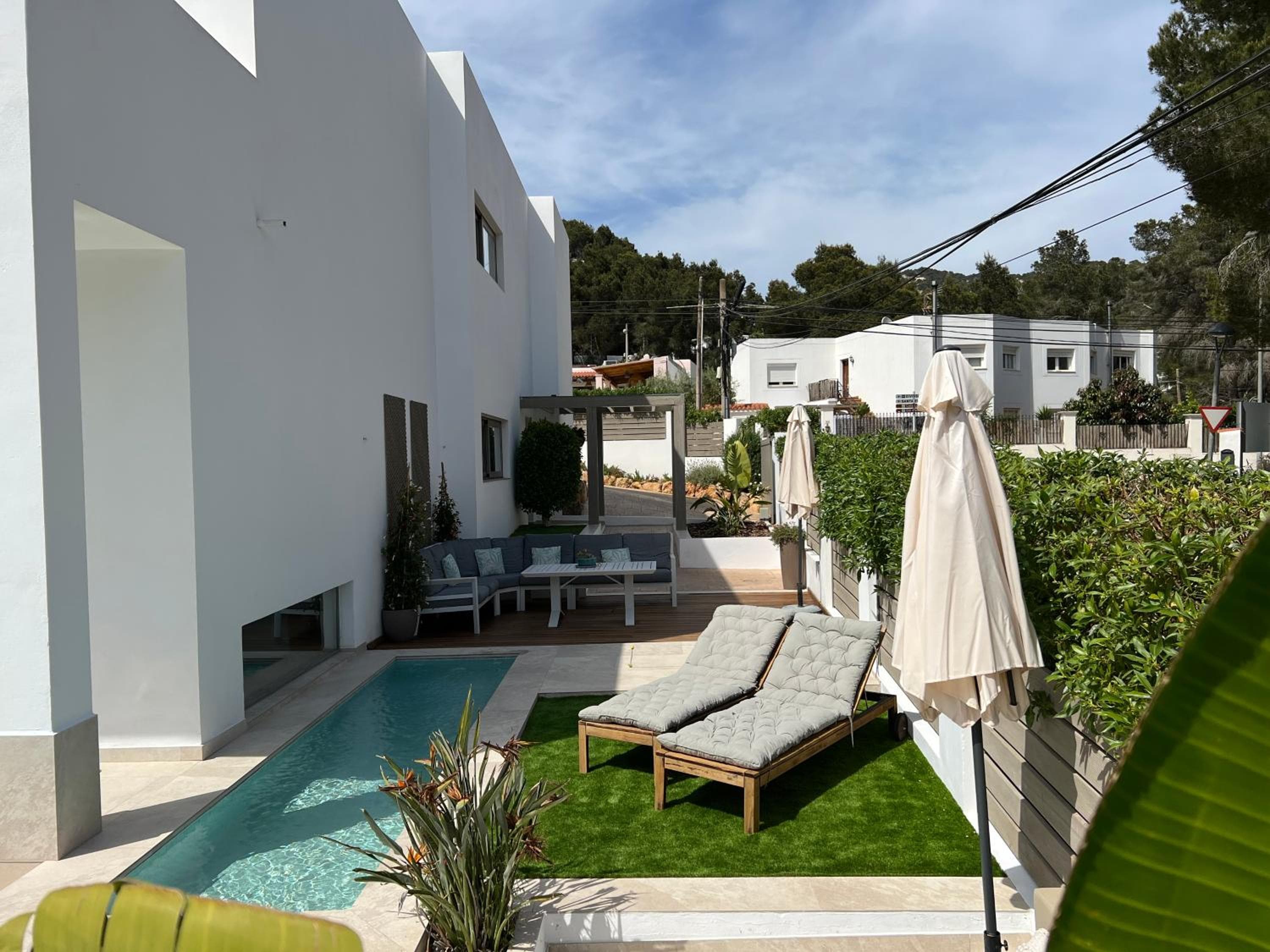 PERFECT FAMILY HOUSE CLOSE TO THE BEACH — 2