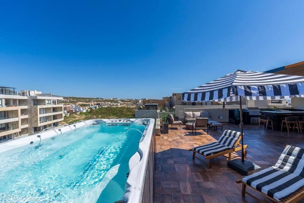 Penthouse with Private Jacuzzi and 4 Bedrooms — 19