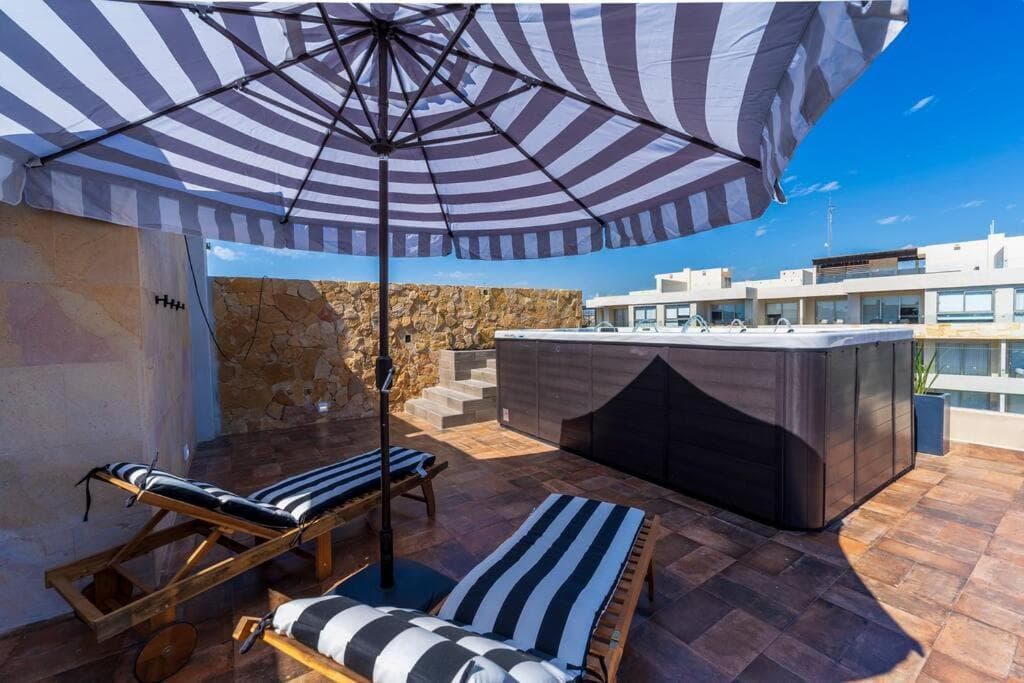 Penthouse with Private Jacuzzi and 4 Bedrooms — 9
