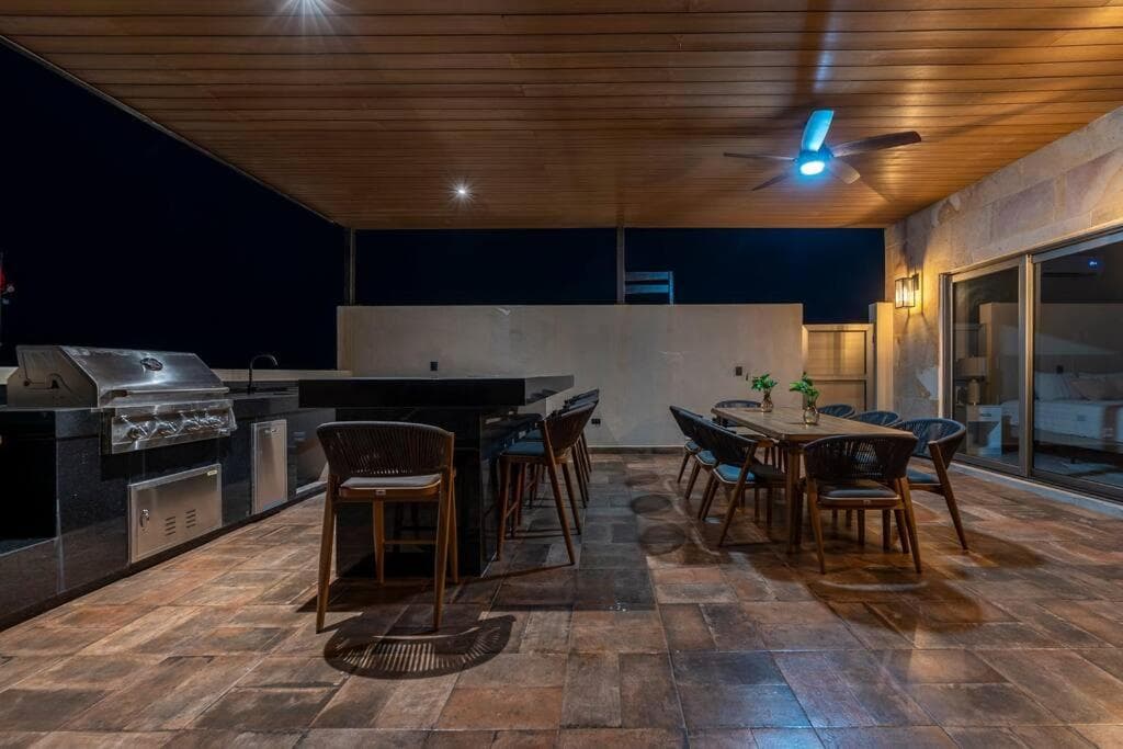 Penthouse with Private Jacuzzi and 4 Bedrooms — 18