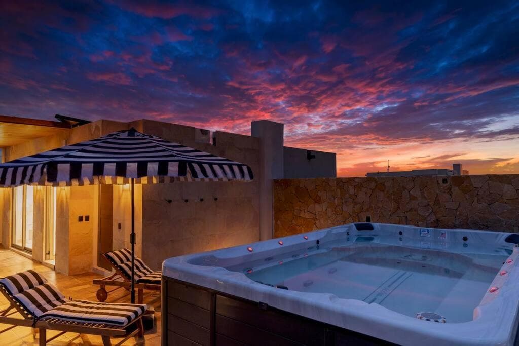 Penthouse with Private Jacuzzi and 4 Bedrooms — 22