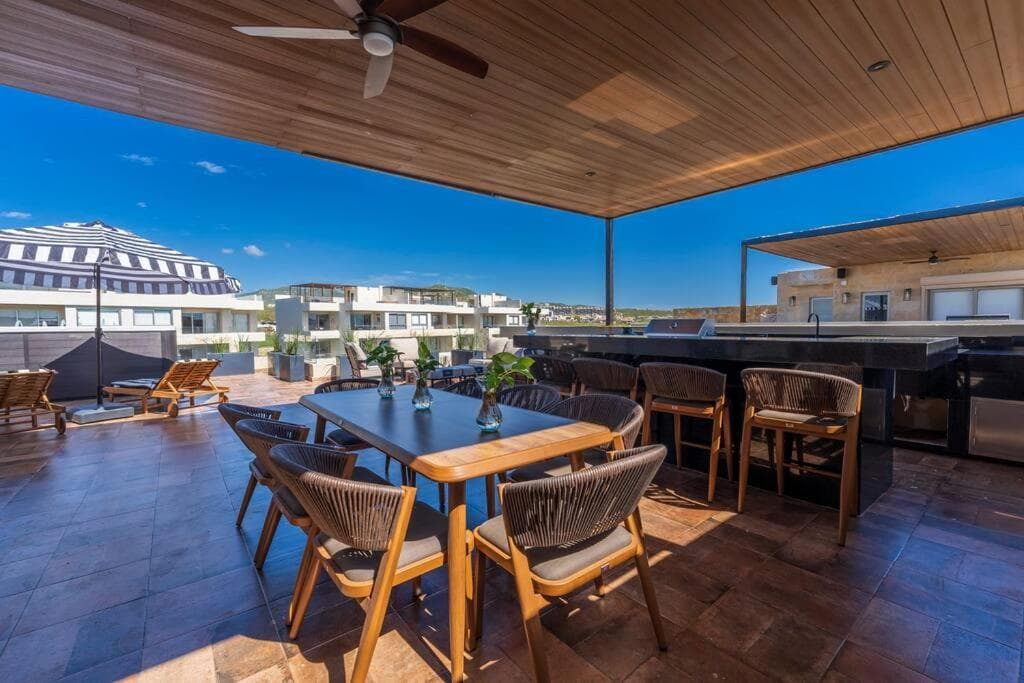 Penthouse with Private Jacuzzi and 4 Bedrooms — 24