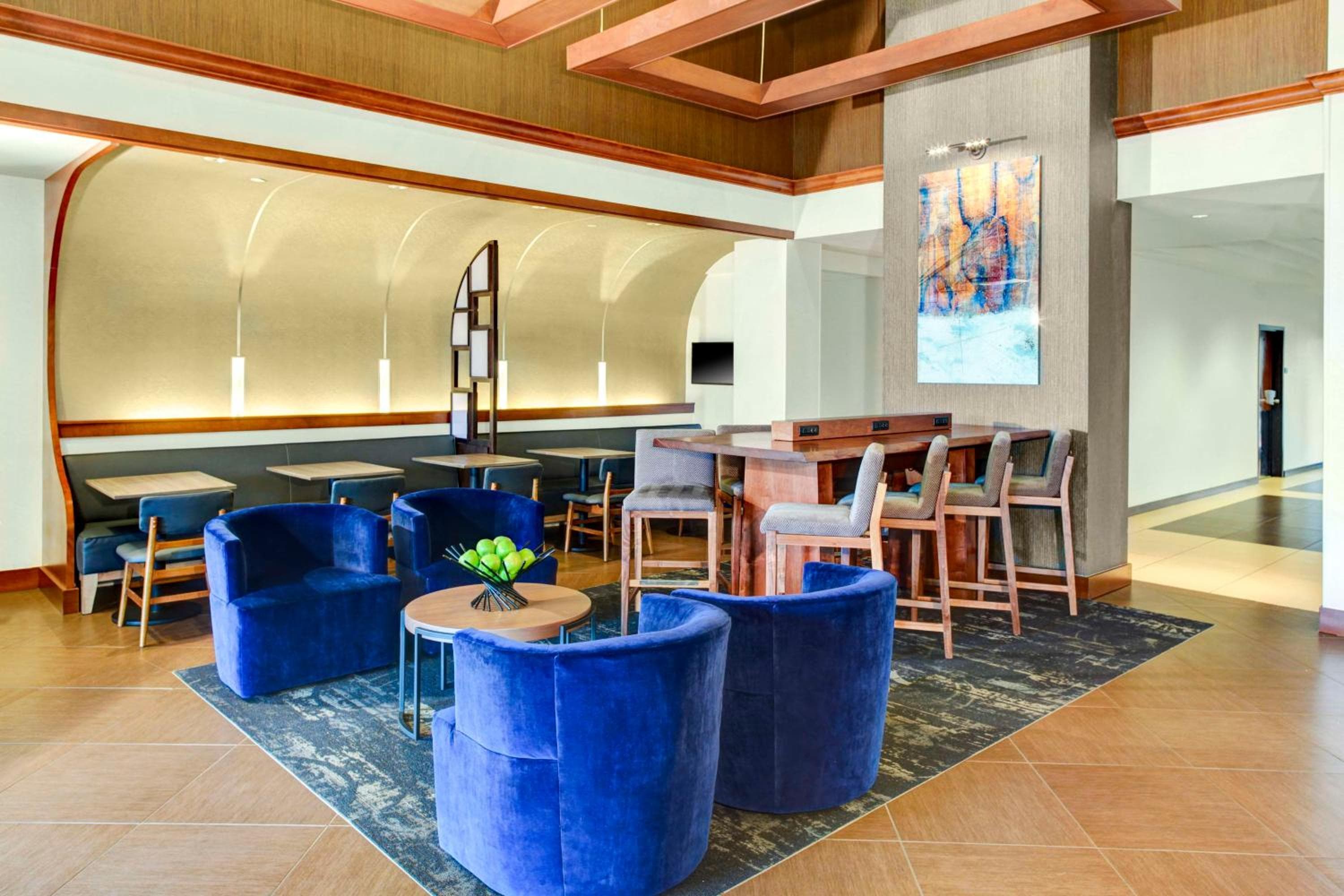 Hyatt Place Tampa-Busch Gardens — 6