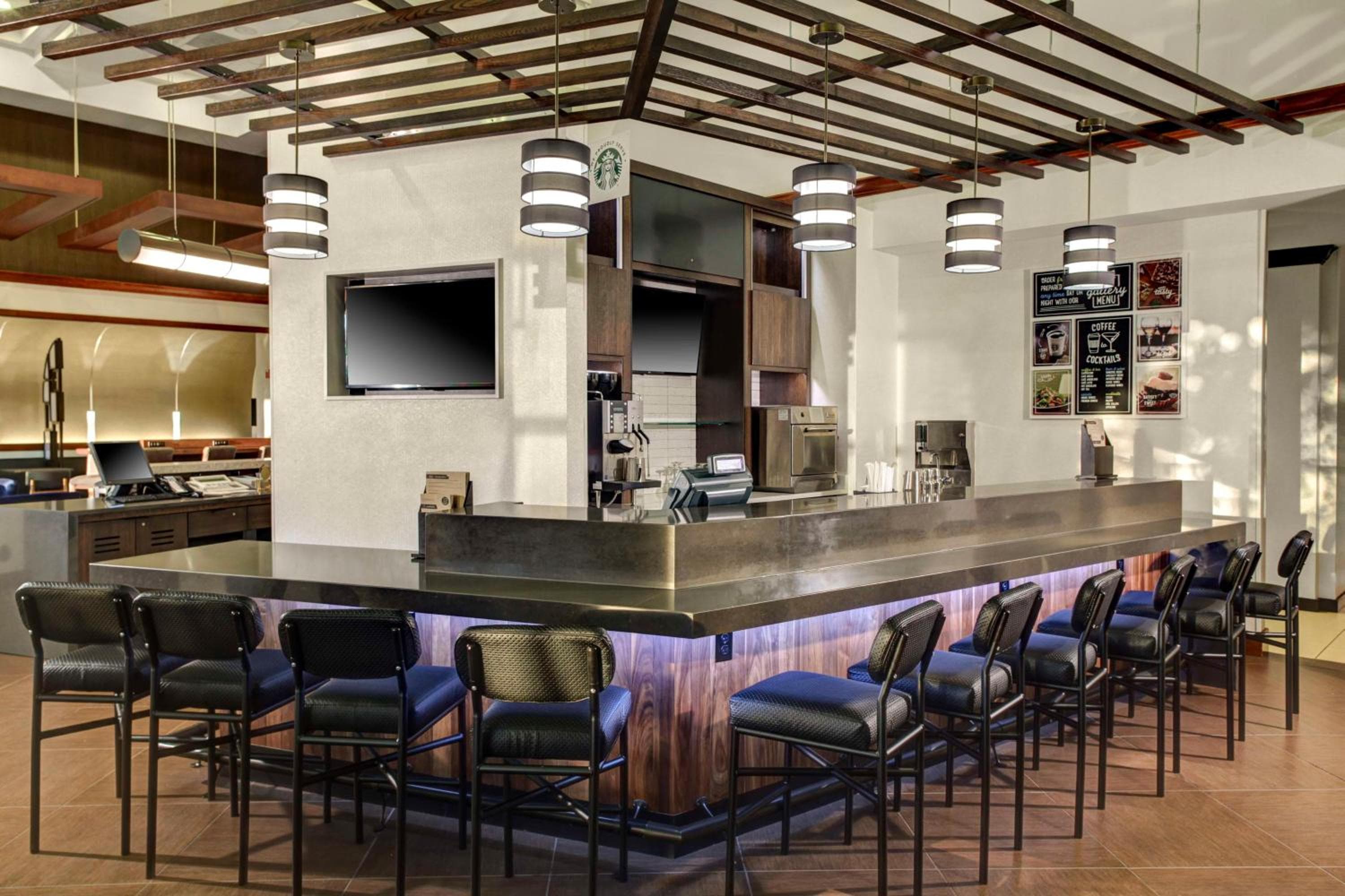 Hyatt Place Tampa-Busch Gardens — 8